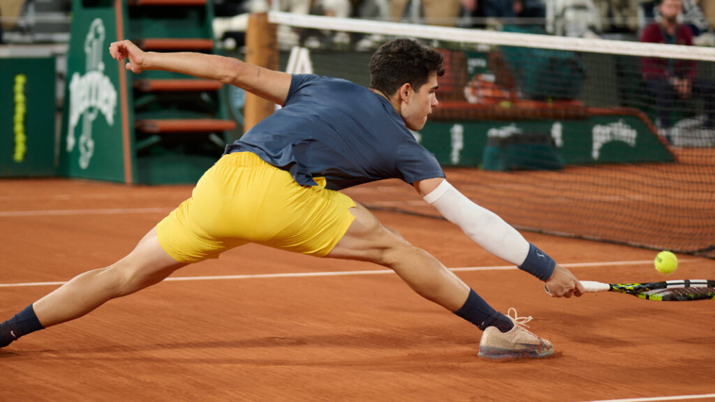 Carlos Alcaraz empezó con dudas las semifinales de Roland Garros (foto: cordon Press).