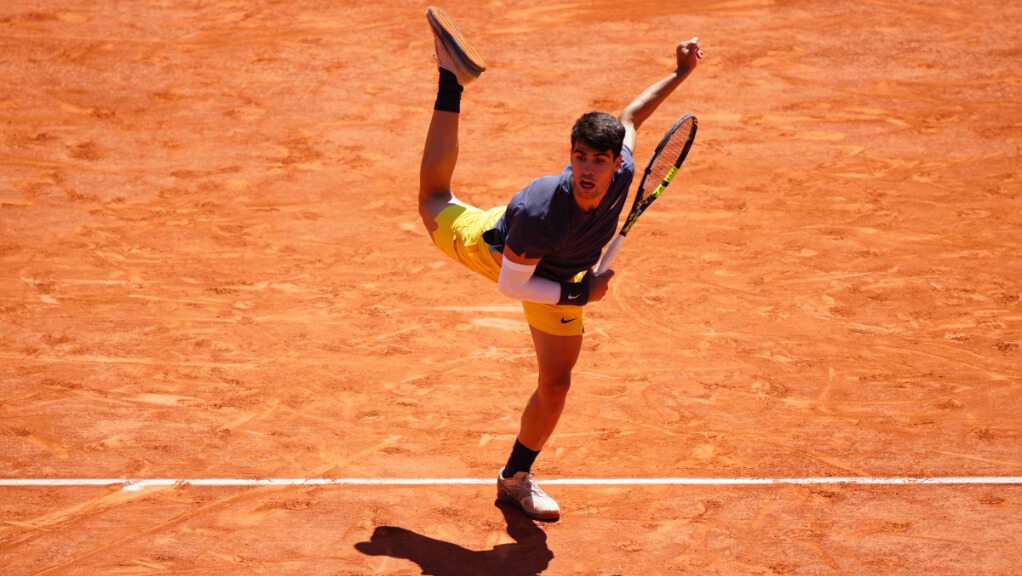 Carlos Alcaraz, durante el partido de Roland Garros ante Jannik Sinner (foto: tw Roland Garros),