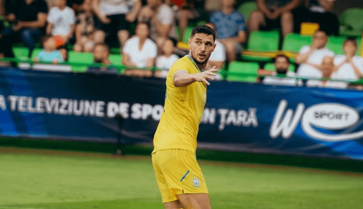 Roman Yaremchuk celebra su gol con Ucrania (Foto: Instagram r.yaremchuk).