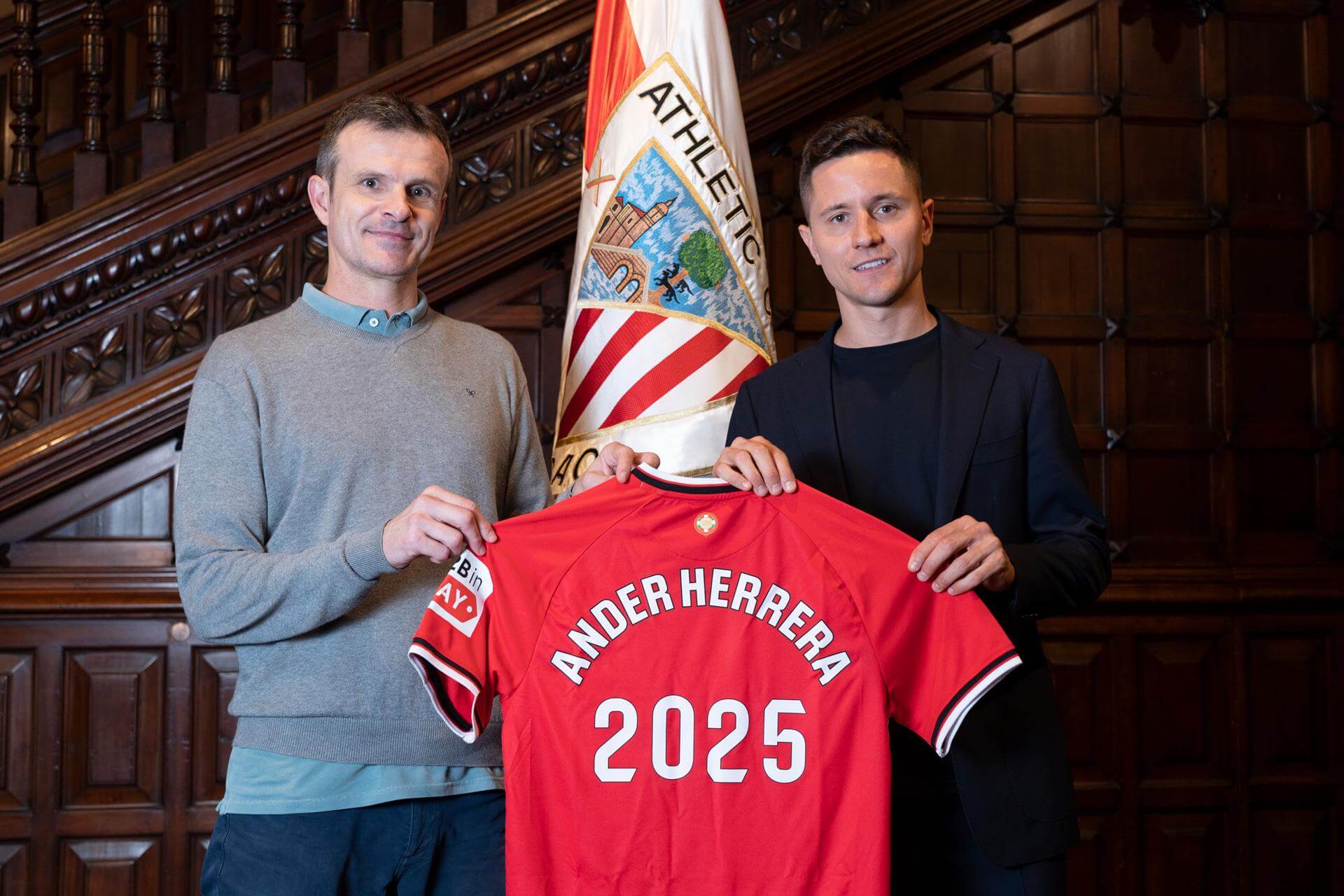 El presidente Jon Uriarte y el renovado Ander Herrera (Foto: Athletic Club).