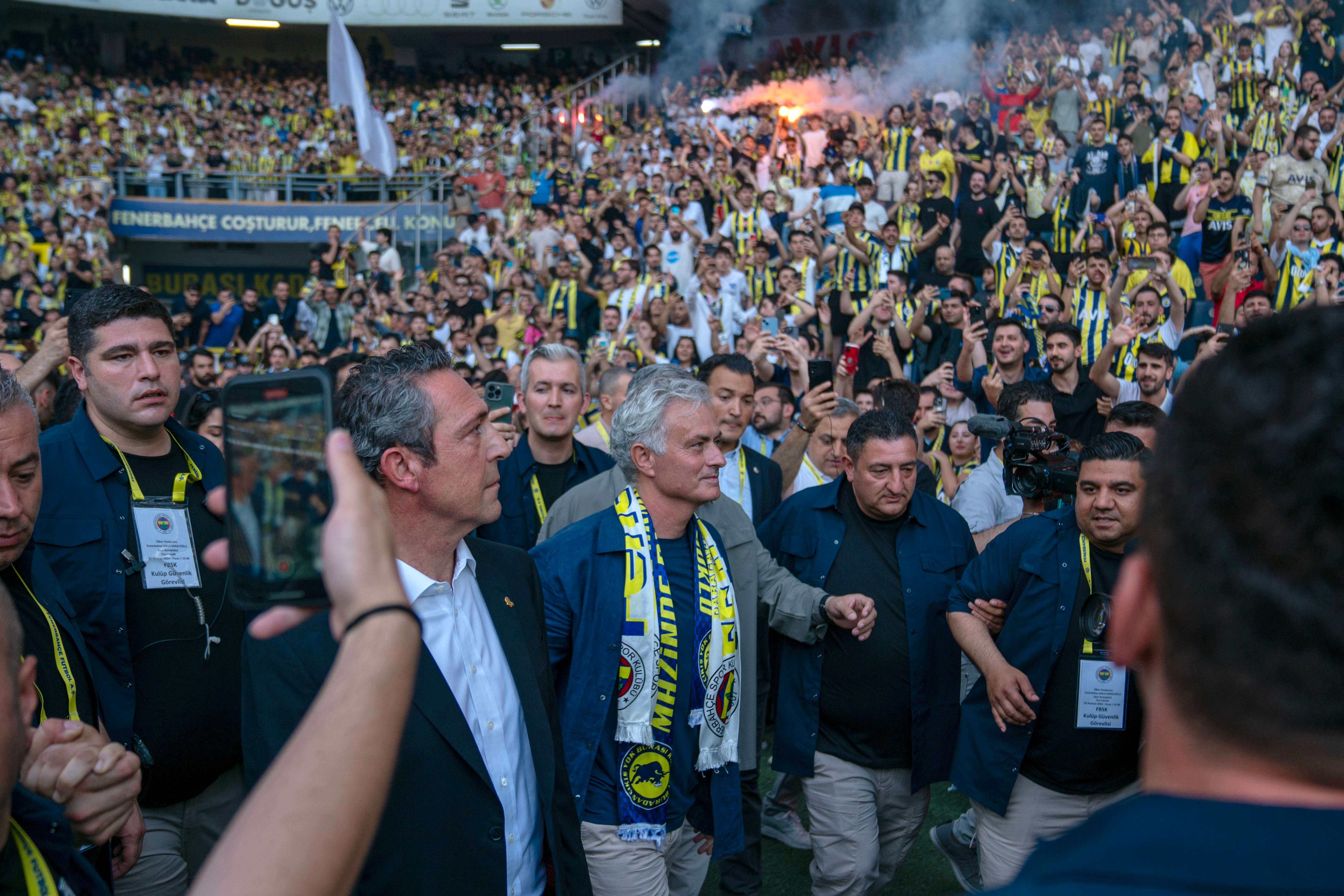 José Mourinho, en su presentación como nuevo entrenador del Fenerbahçe (Foto: Cordon Press).