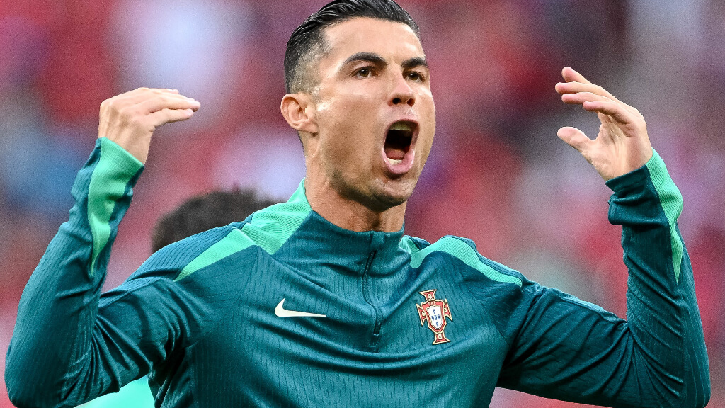 Cristiano Ronaldo en el calentamiento contra Chequia (X:@EURO2024)