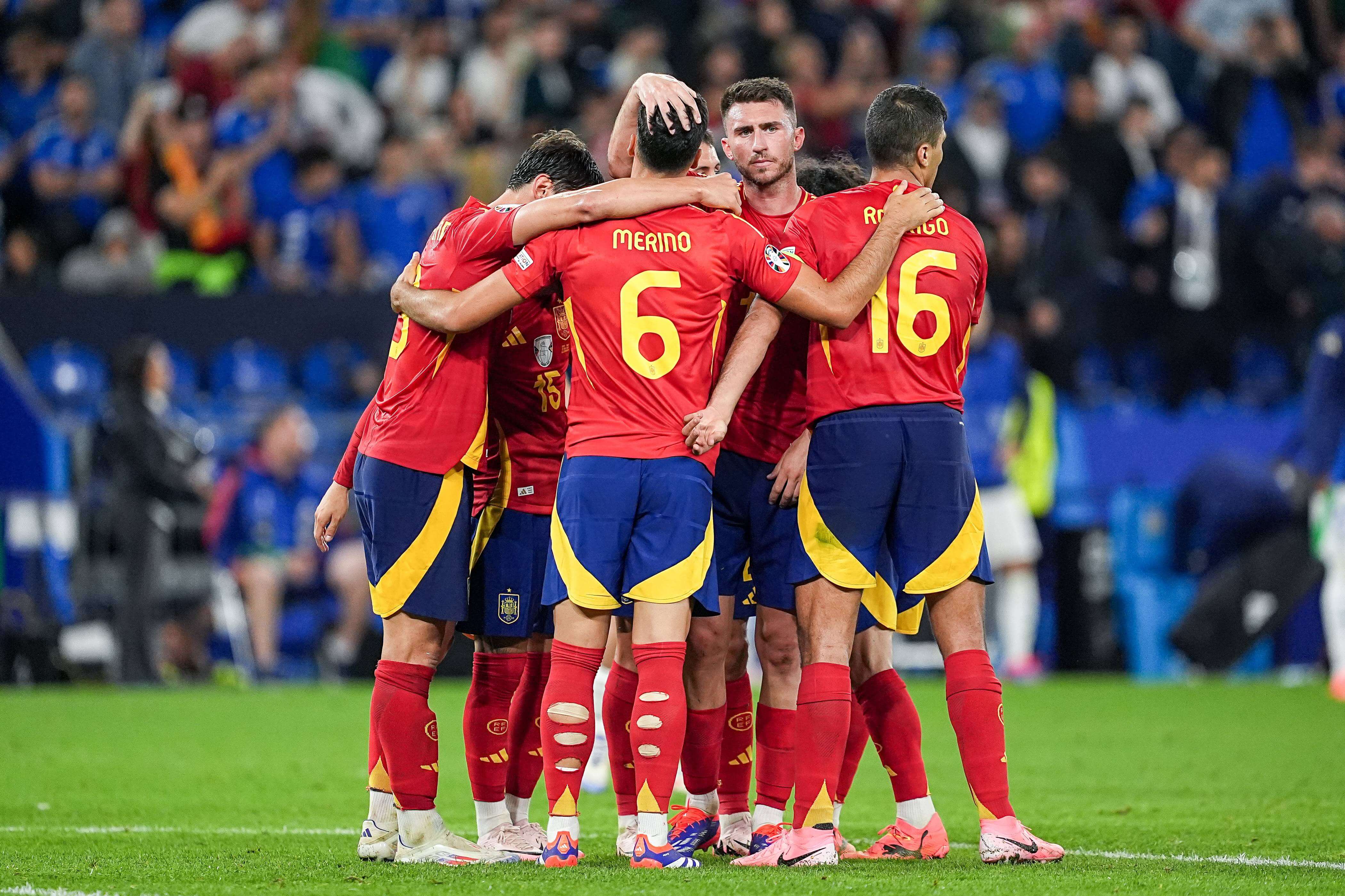 Los jugadores de España celebran el gol ante Italia (Foto: Cordon Press).