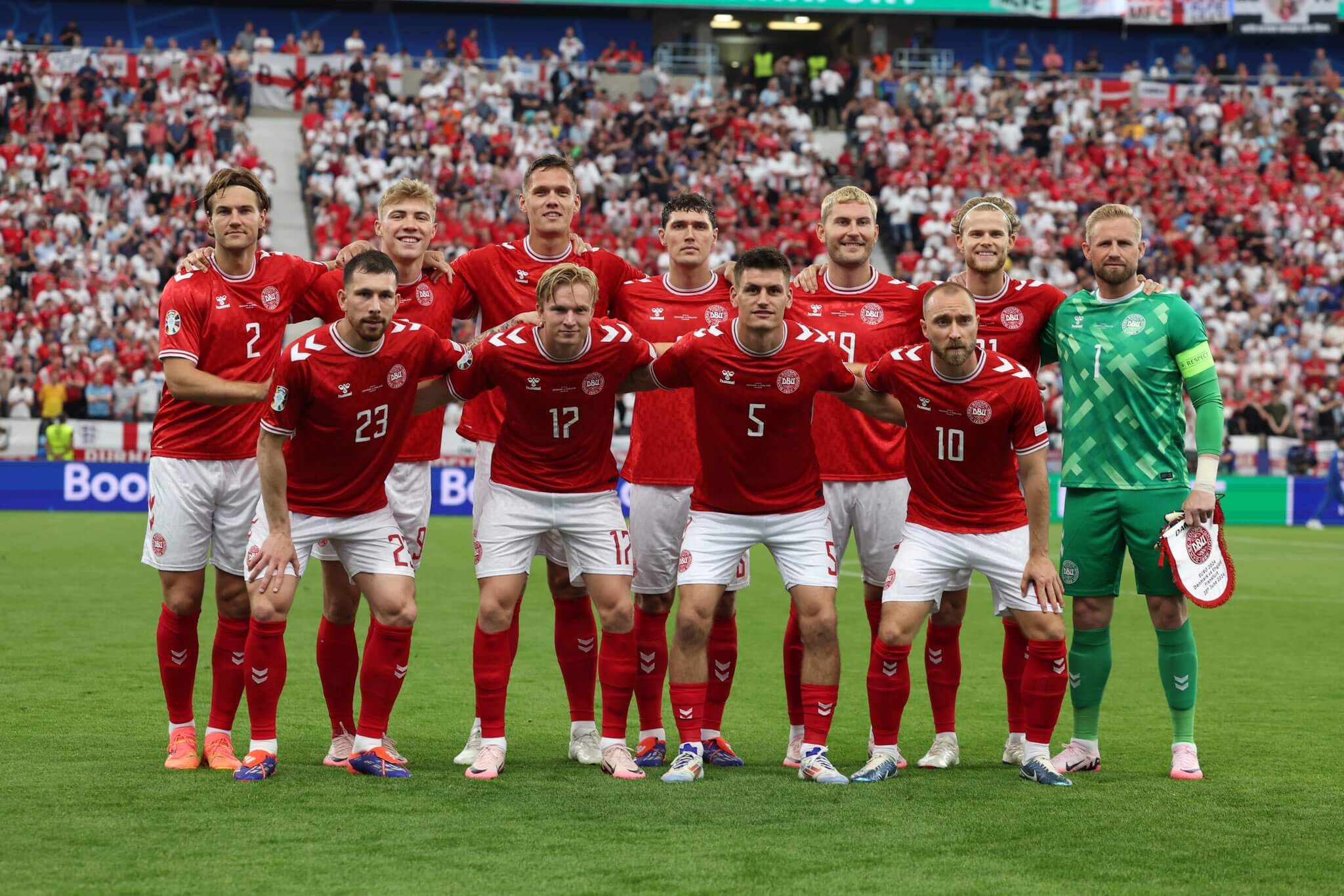 Once inicial de Dinamarca ante Inglaterra (Foto: @dbulandshold)