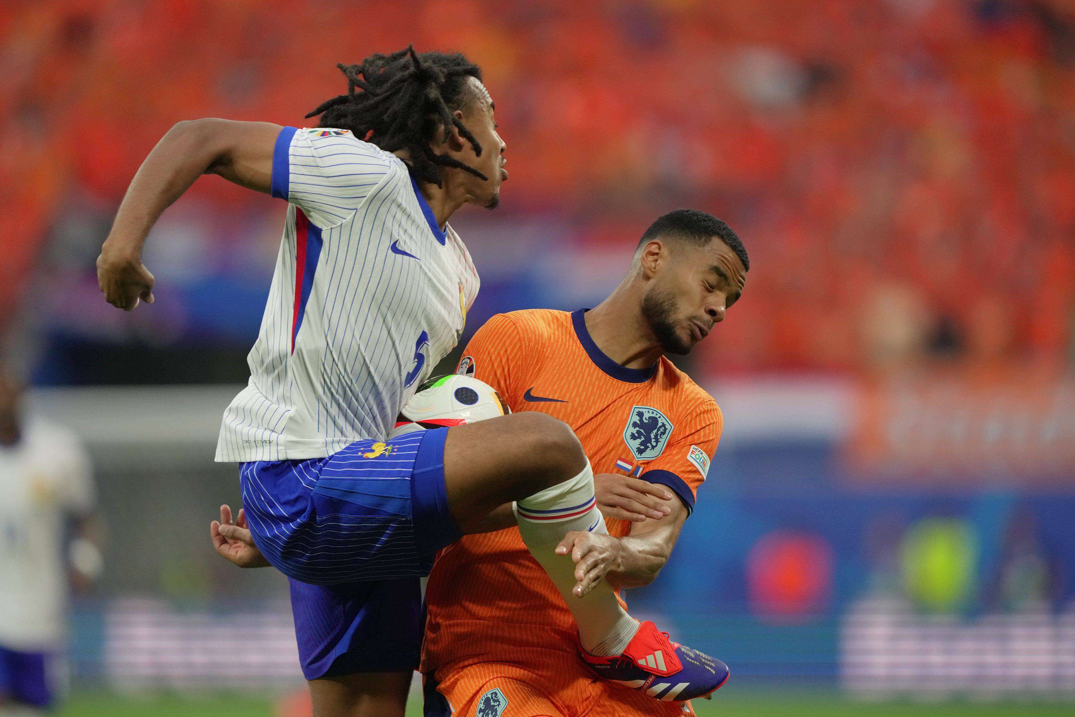 Jules Koundé y Jeremie Frimpong en el Países Bajos - Francia (Foto: Cordon Press)