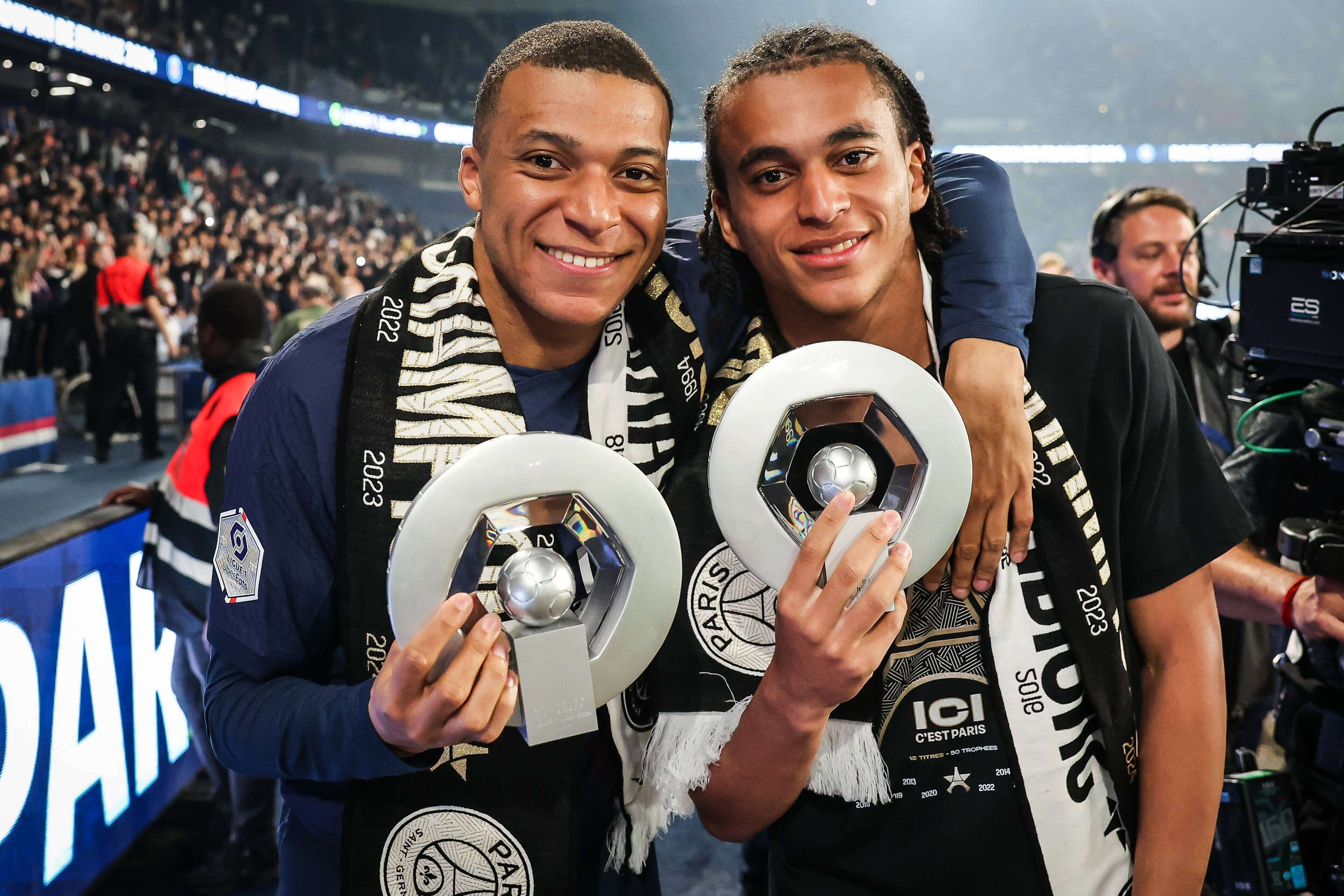 Kylian Mbappé, junto a su hermano Ethan Mbappé (Foto: Cordon Press).