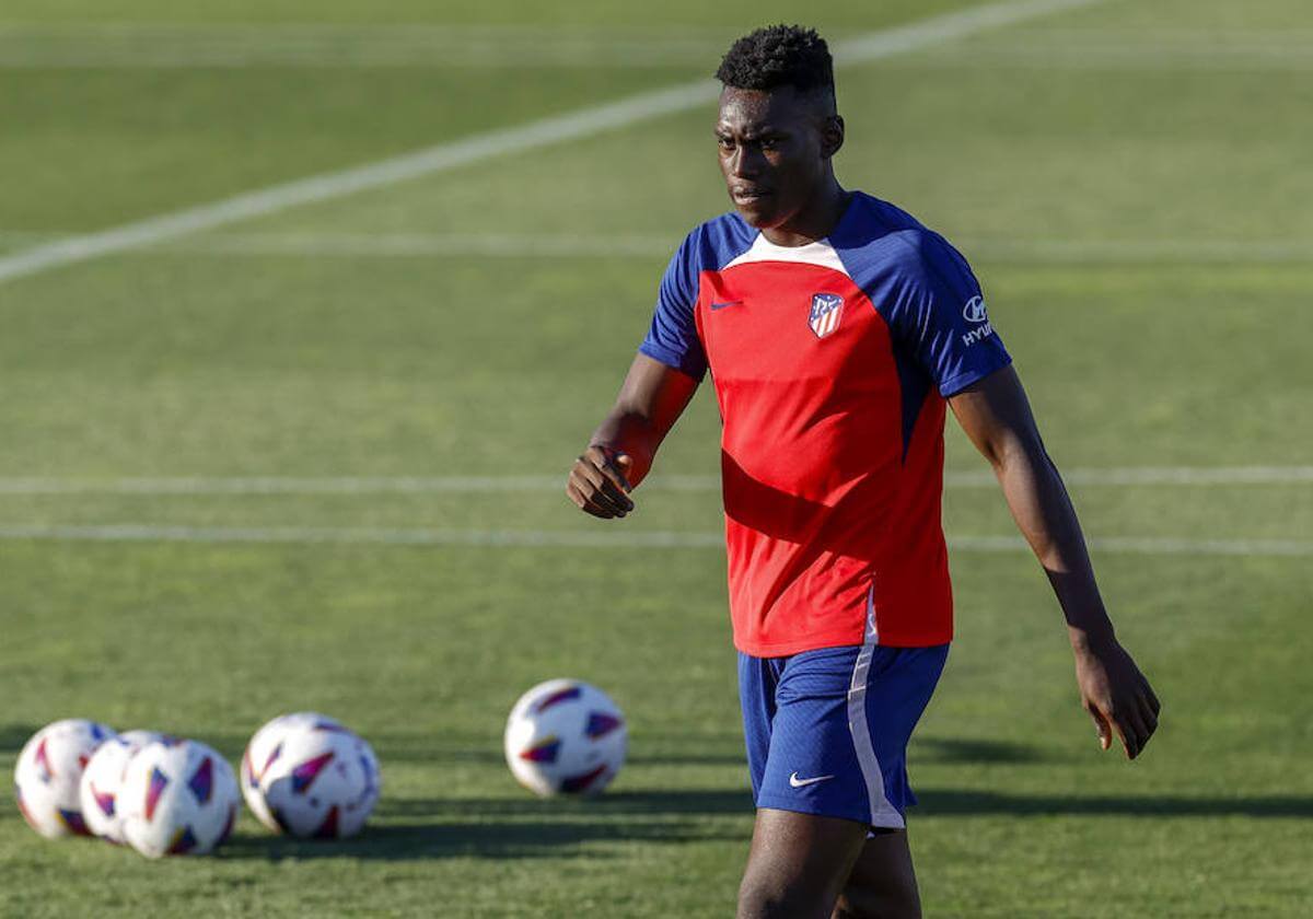 Samu Omorodion, en una sesión de pretemporada del Atlético de Madrid (Foto: EFE).