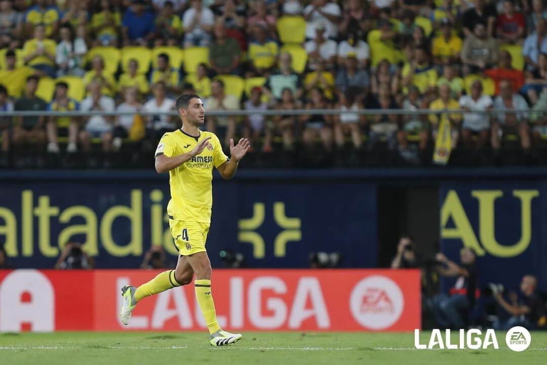 Santi Comesaña, jugador que interesa al Celta, con el Villarreal (Foto: LALIGA).