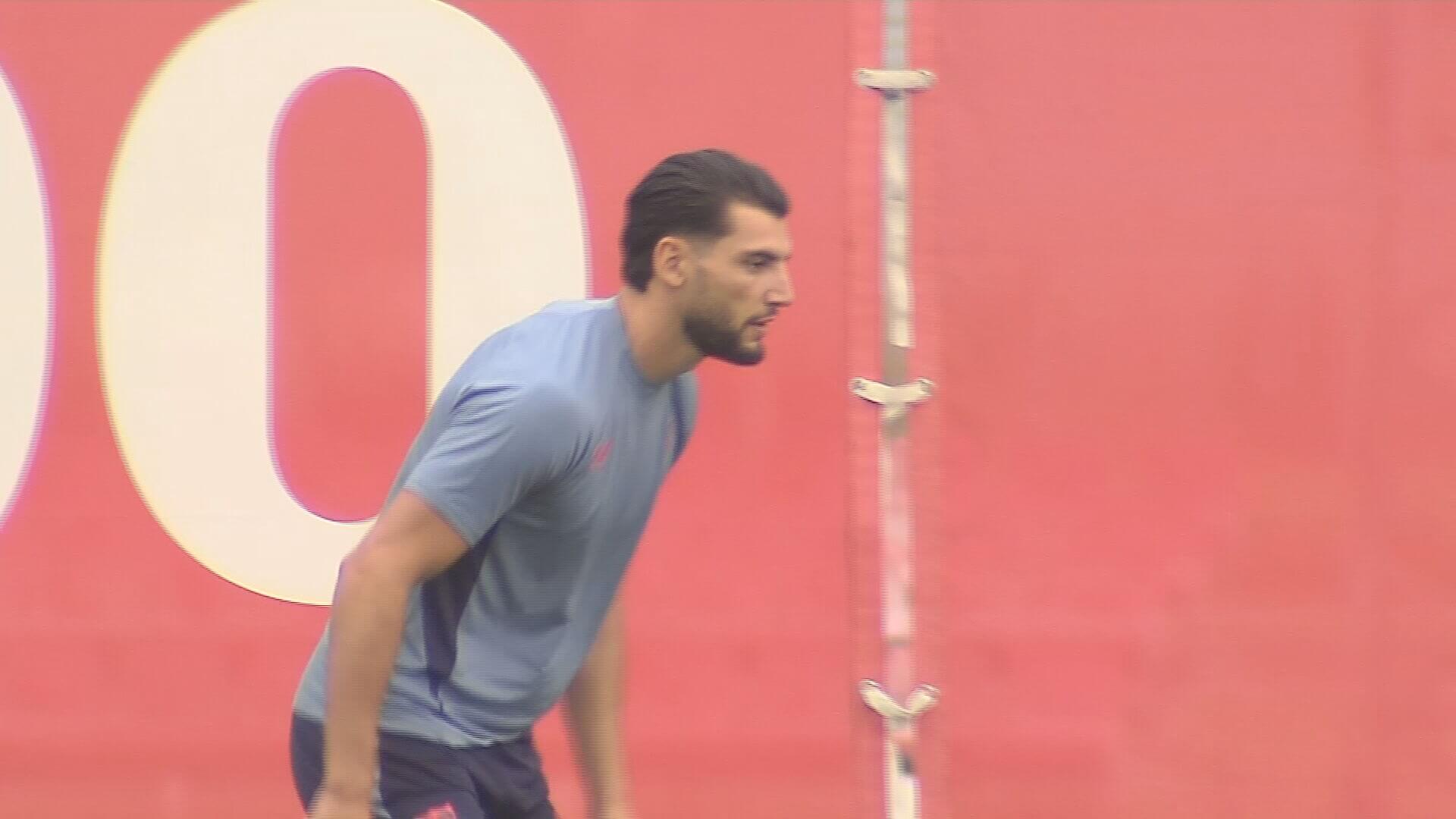 Rafa Mir, presente en el primer entrenamiento del Sevilla