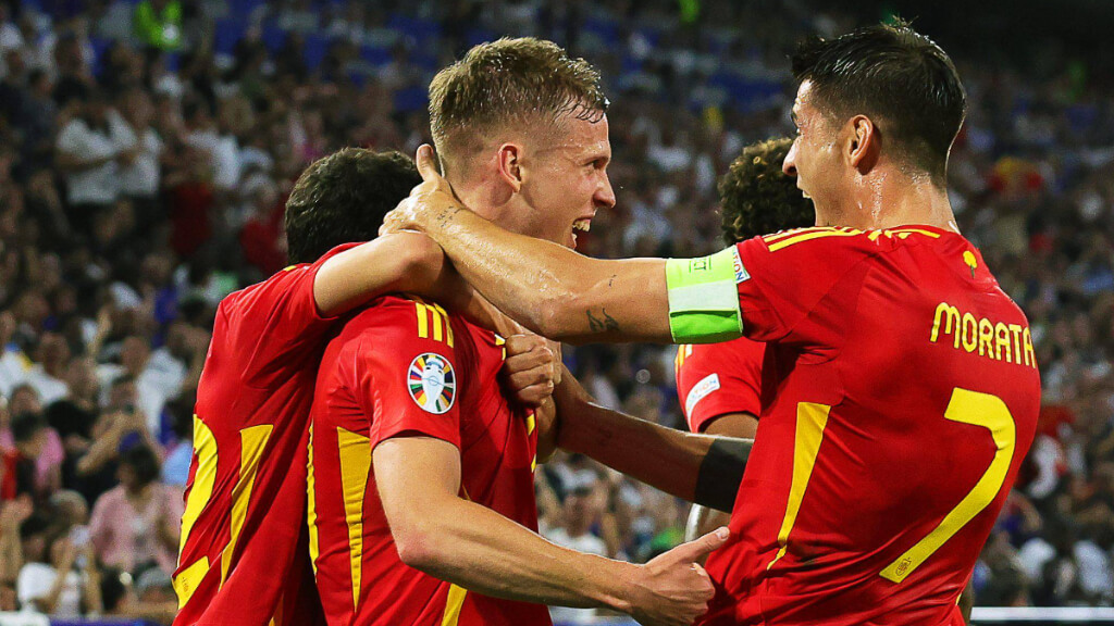 Dani Olmo celebra un gol con España (Cordon Press)