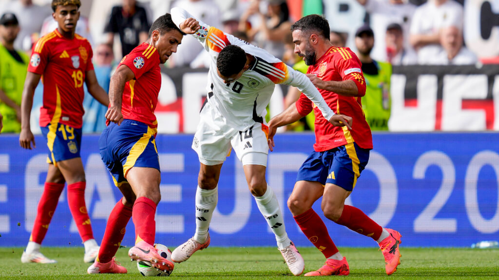 Dani Carvajal y Rodri Hernández en el partido ante Alemania (Fuente: Cordon Press)