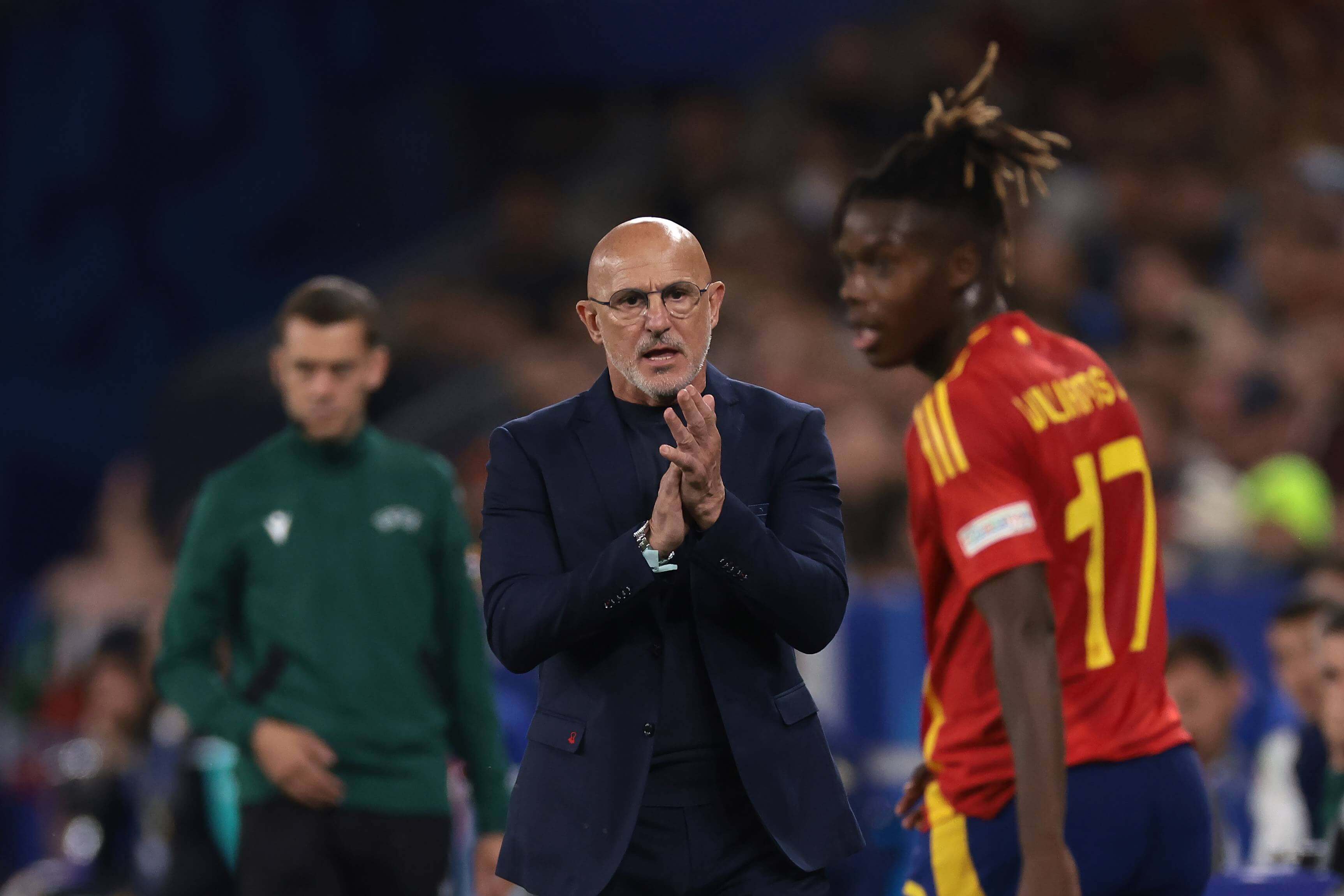 Luis de la Fuente da instrucciones a Nico Williams (Foto: CordonPress).