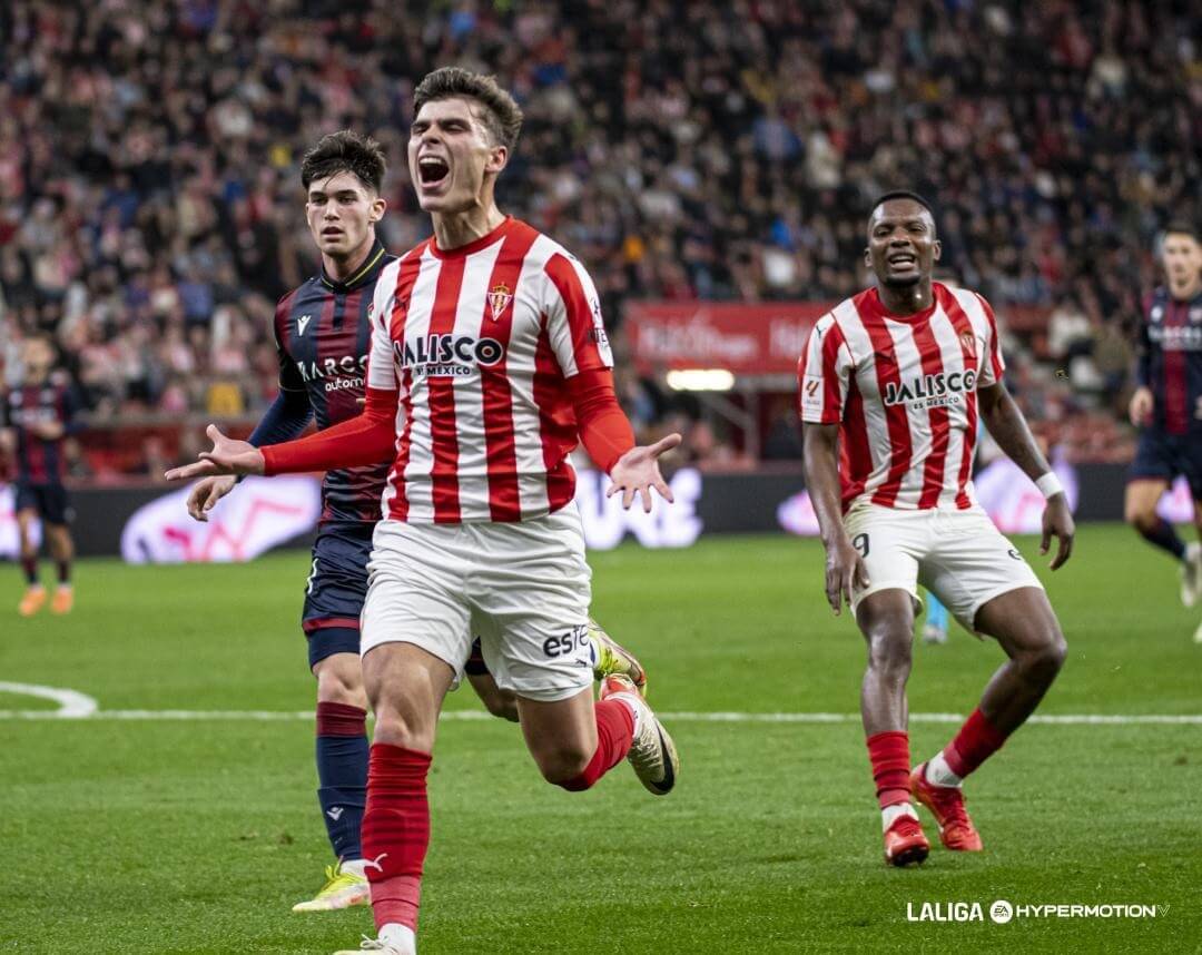 Esteban Lozano durante un partido con el Sporting (Foto: LALIGA).