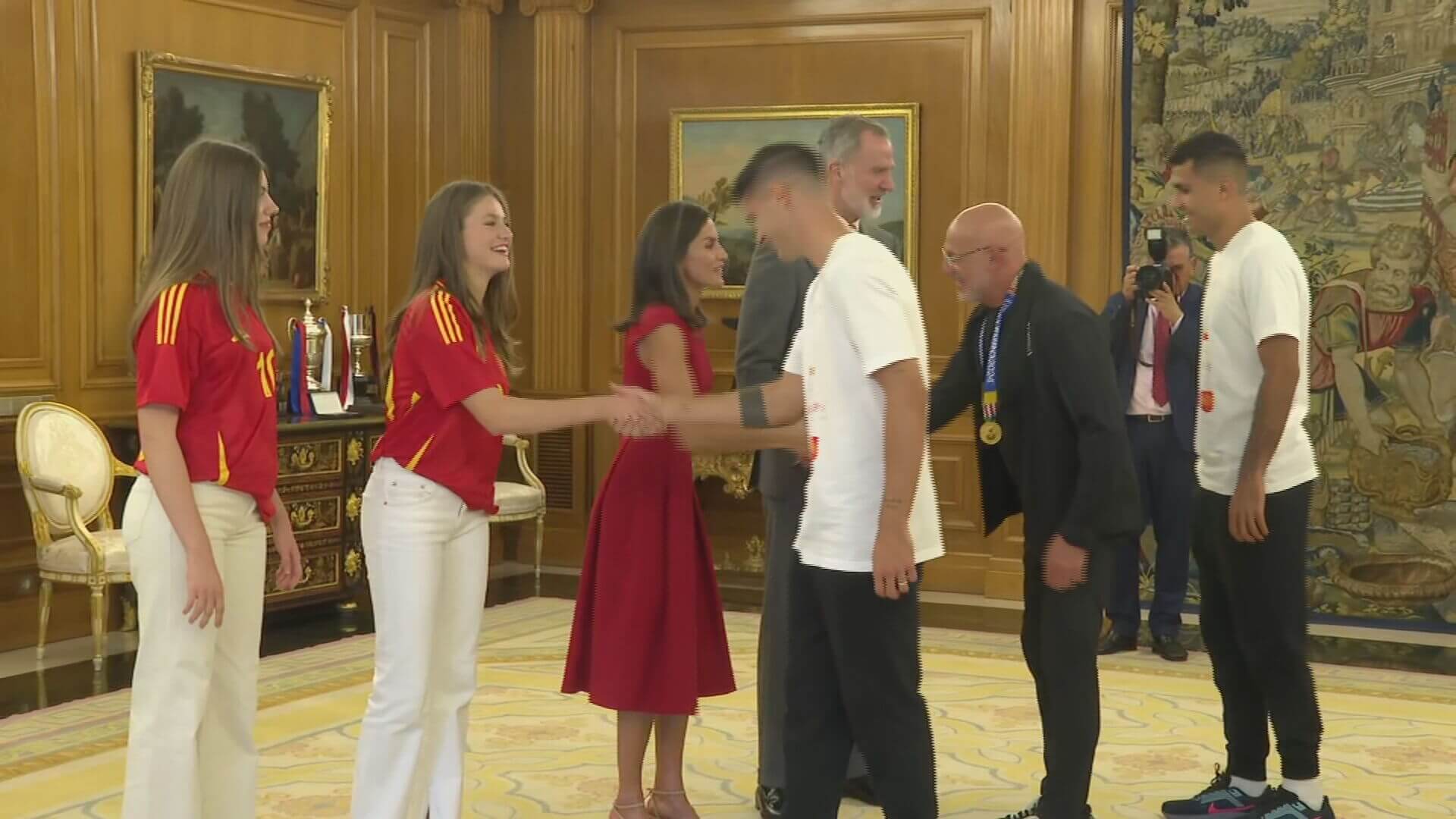 Los Reyes recibiendo a la Selección Española 