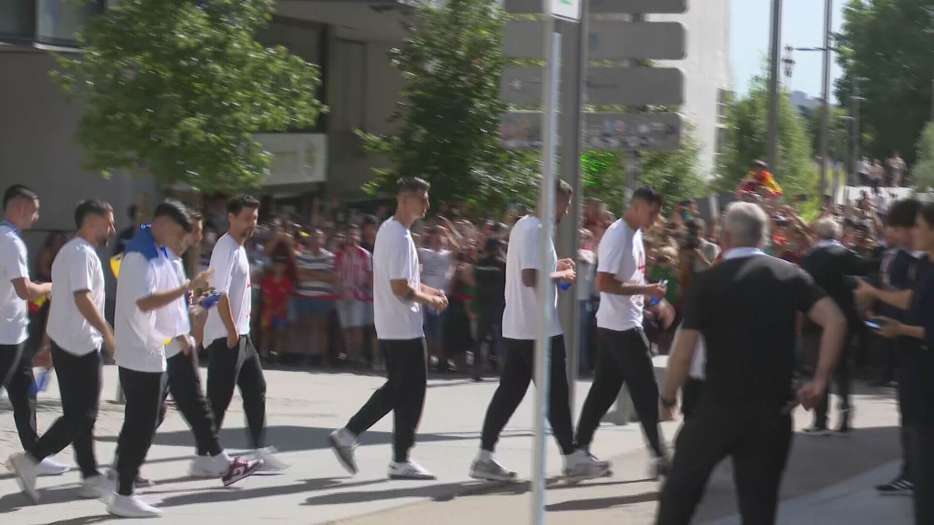 La Selección Española abandonando el hotel 