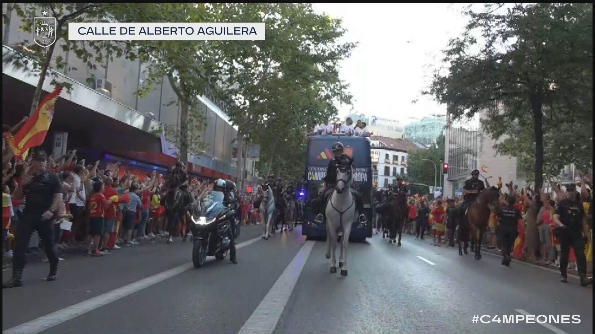 El autobús de la Selección durante el camino a Cibeles (Fuente: RFEF)