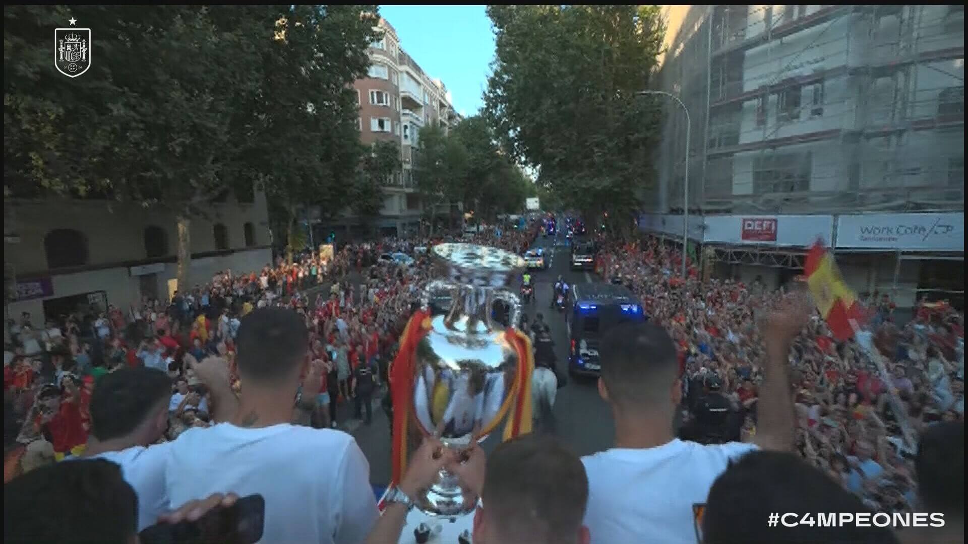 La Eurocopa preside la rúa de España