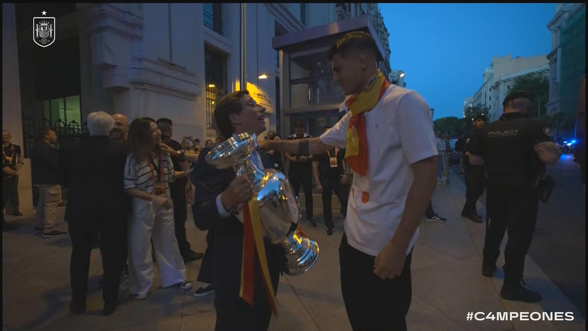 Álvaro Morata junto a Martínez-Almeida