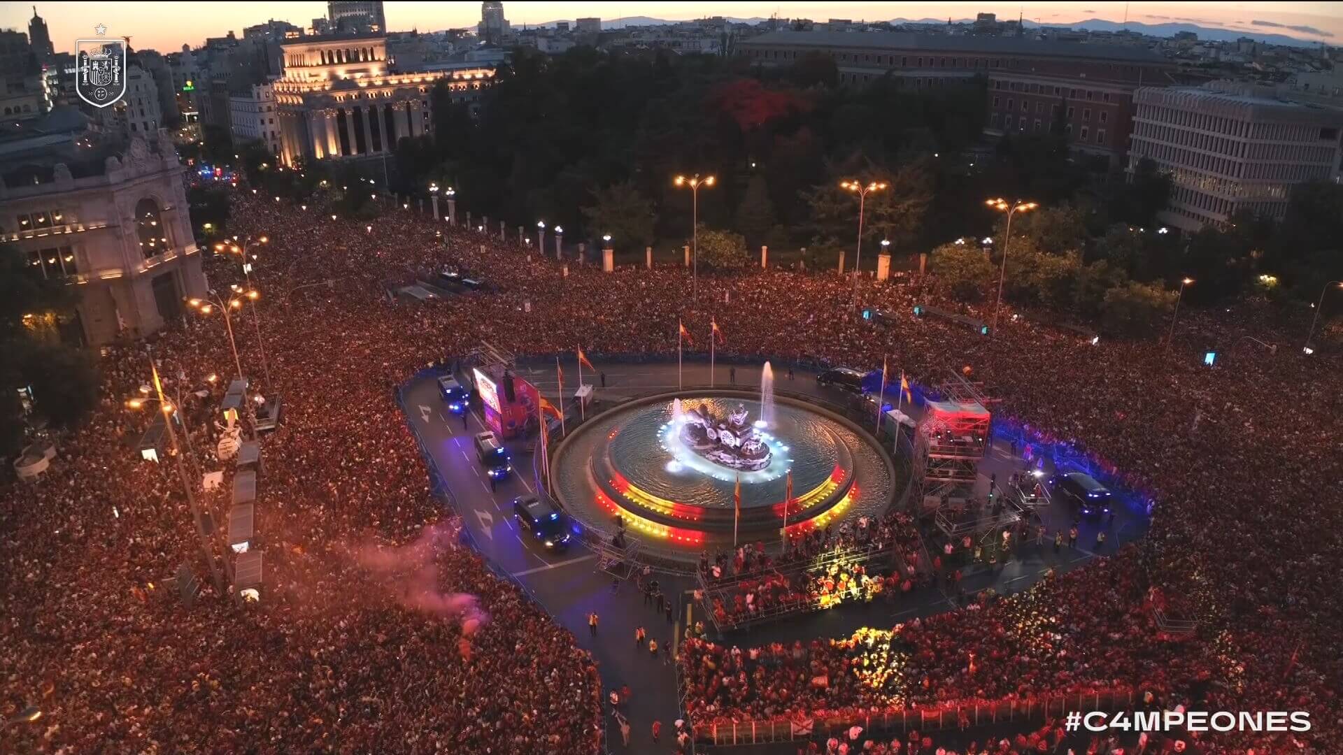 La Plaza de Cibeles esperando a los futbolistas (Fuente: RFEF)