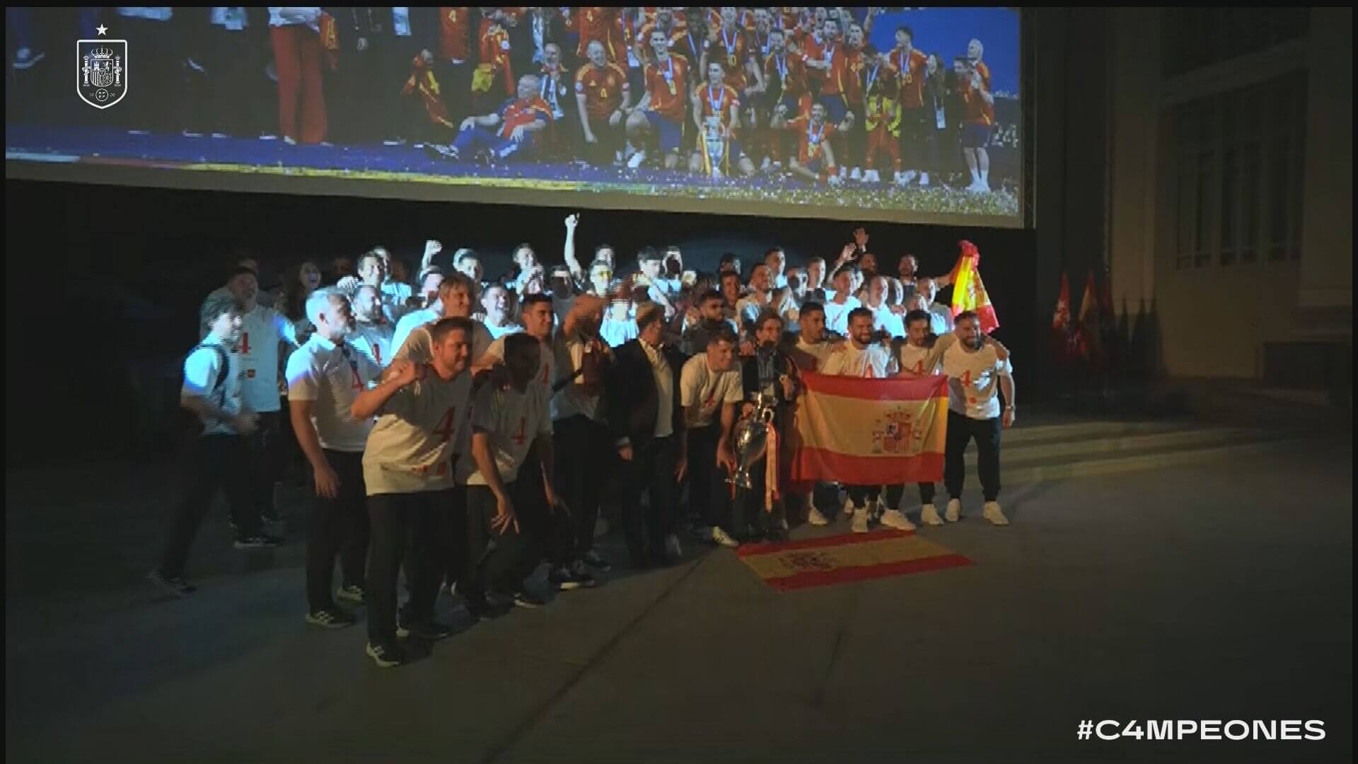 Los jugadores de la Selección en el Ayuntamiento (Fuente: RFEF)