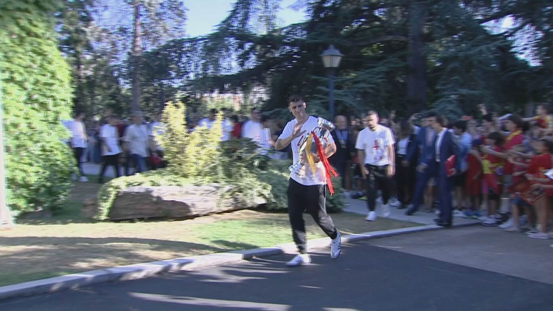 Los jugadores de la Selección Española en su llegada a la Moncloa