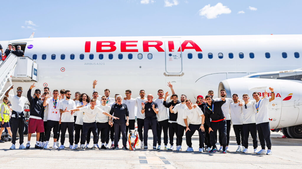 La Selección Española en su llegada a Madrid (Fuente: @SeFutbol)