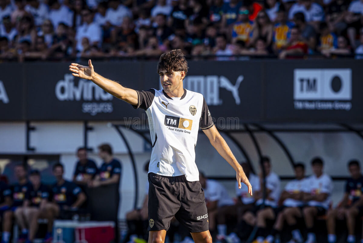 Javi Guerra en el Valencia-Alavés