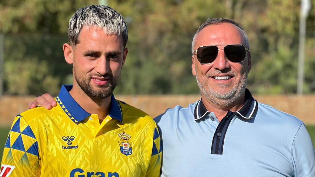 Adnan Januzaj, junto a Miguel Ángel Ramírez (Foto: Twitter). 