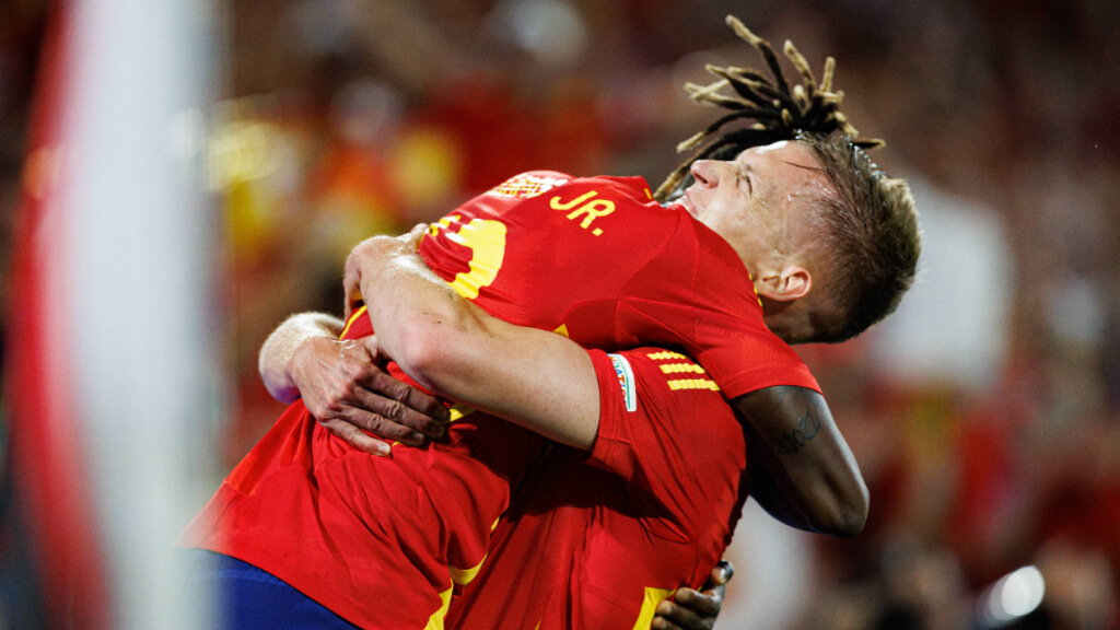 Dani Olmo y Nico Williams celebran un gol con la Selección (Foto: Cordon Press)