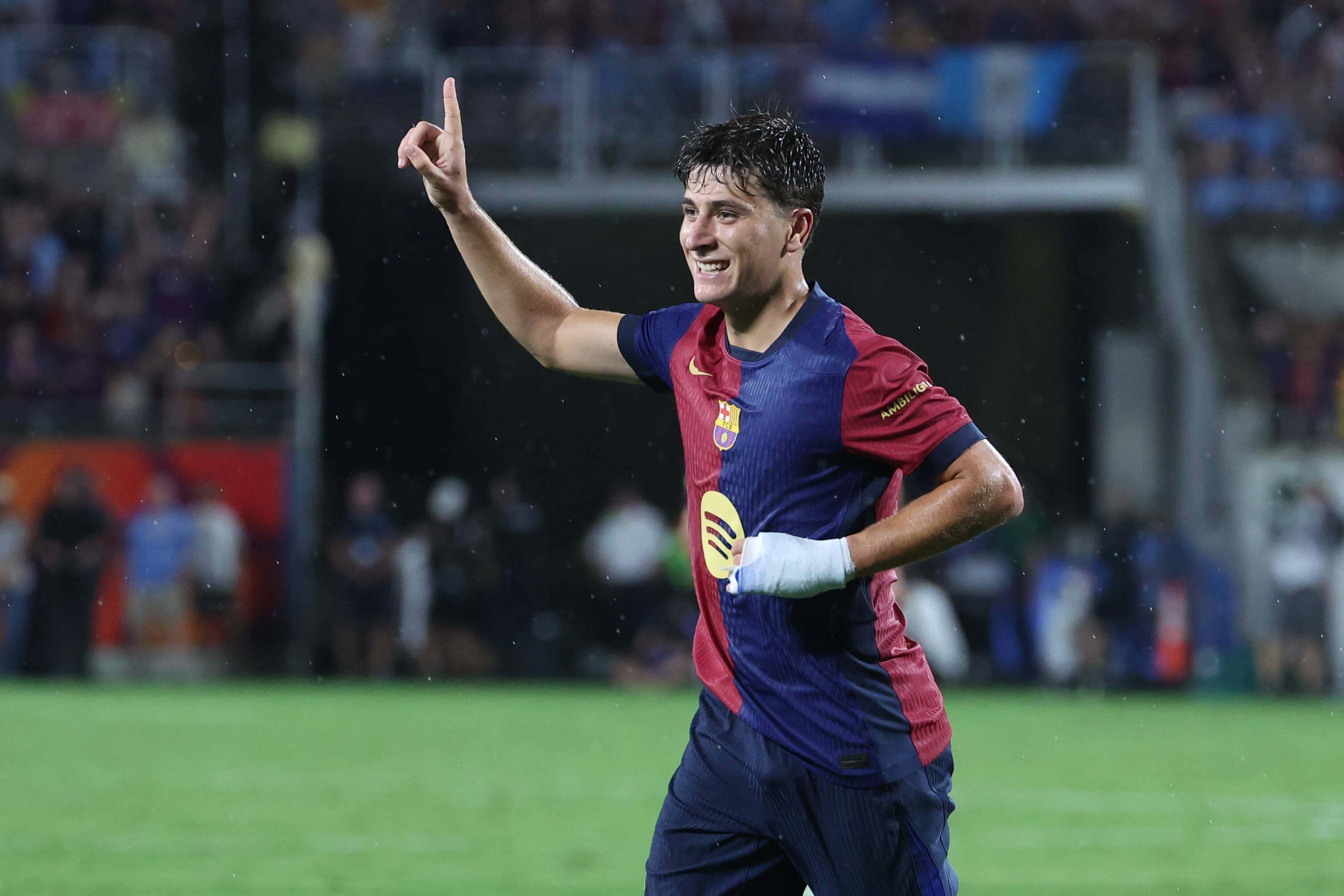 Pablo Torre celebra su gol en el Barcelona-Manchester City (Foto: Cordon Press).