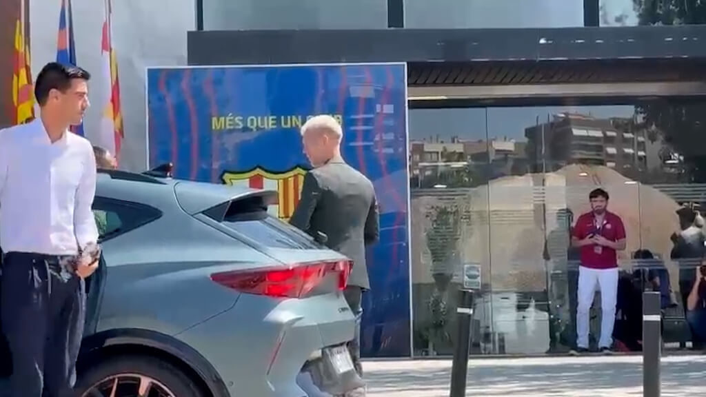 Dani Olmo llega al Camp Nou para firmar su contrato