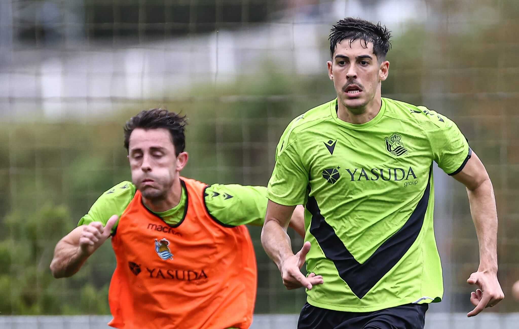 Carlos Fernández y Álvaro Odriozola se ejercitan en Zubieta durante la pretemporada (Foto: Real S