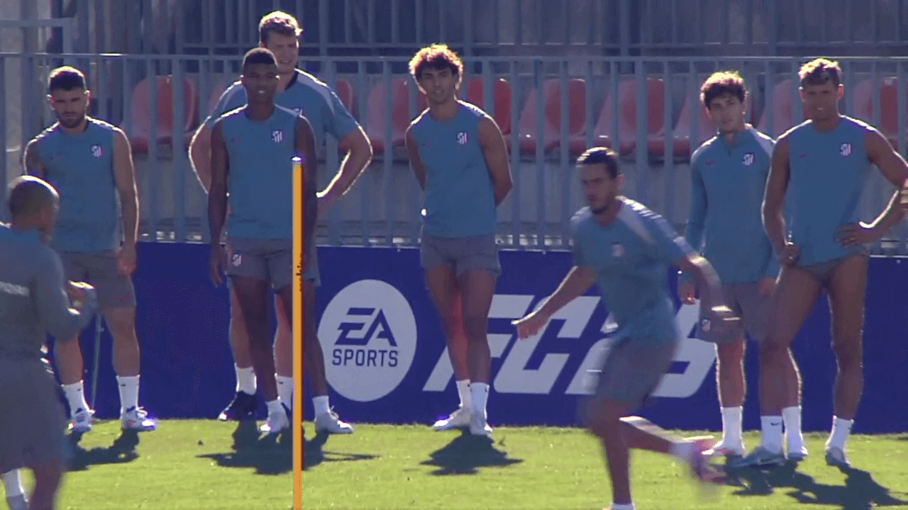 Joao Félix entrena con normalidad ante un futuro incierto