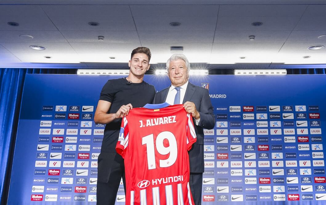 Julián Álvarez, en su presentación con el Atlético (Foto: ATM).