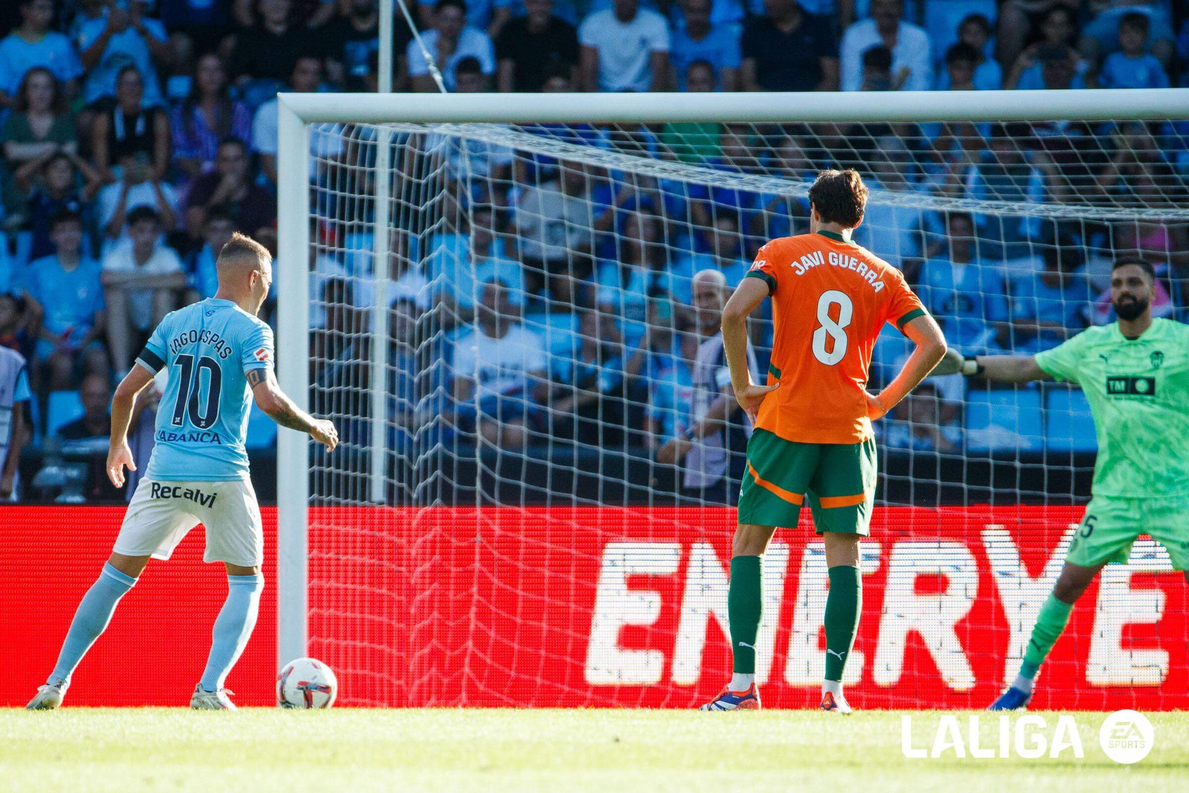 Penalti de Iago Aspas detenido por Giorgi Mamardashvili (Foto: LALIGA).