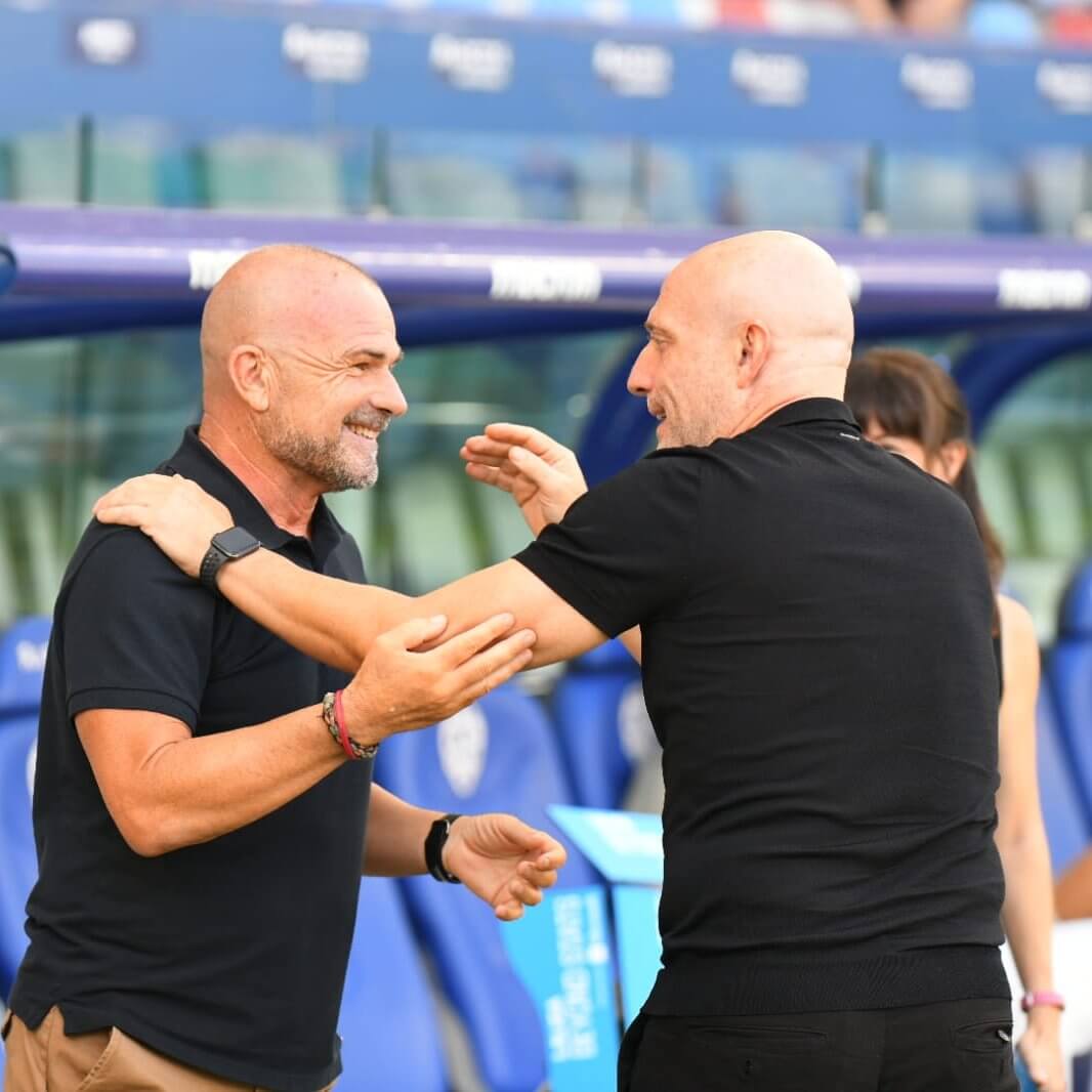 López y Calero se saludan en el Ciutat de València