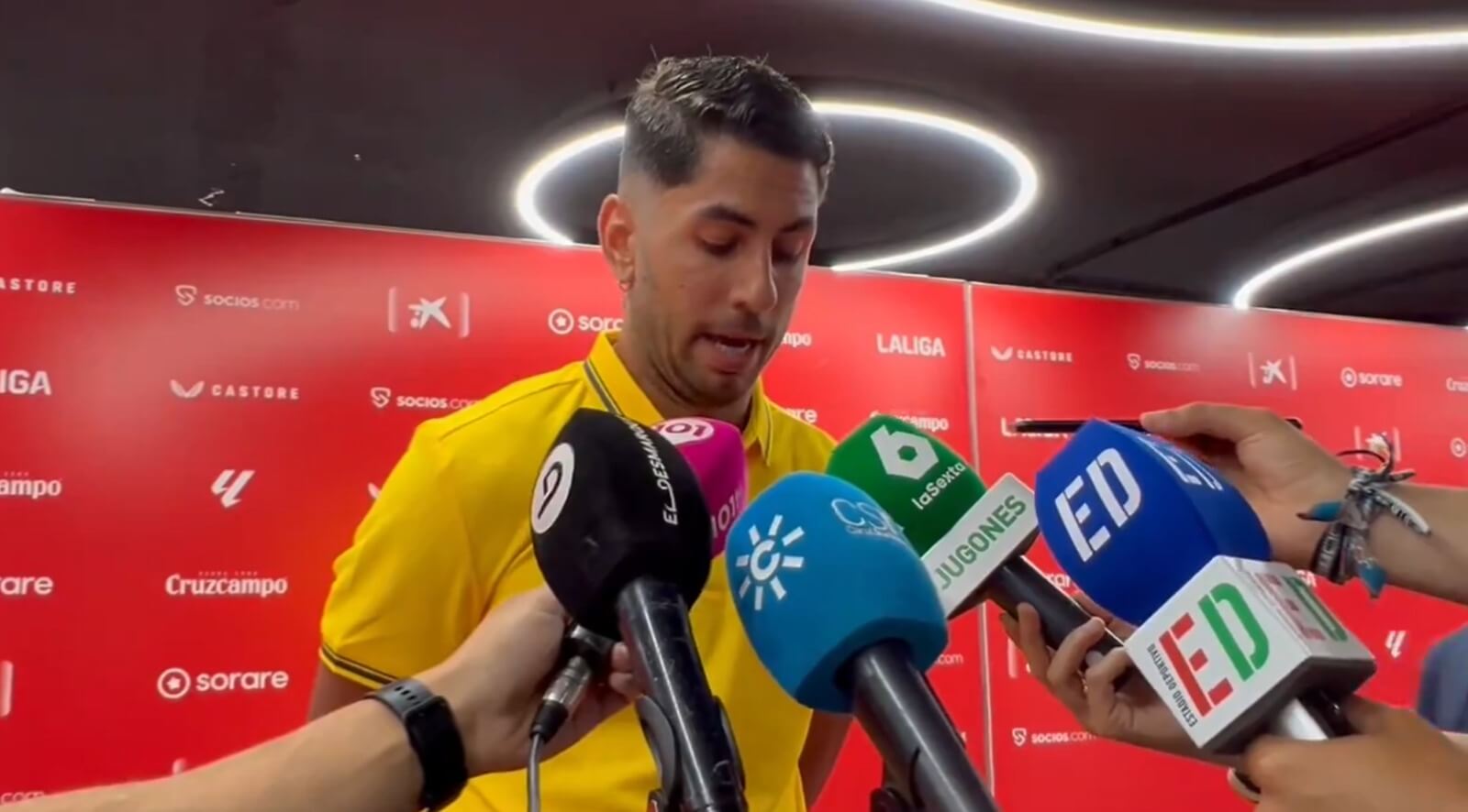 Ayoze Pérez, en zona mixta.