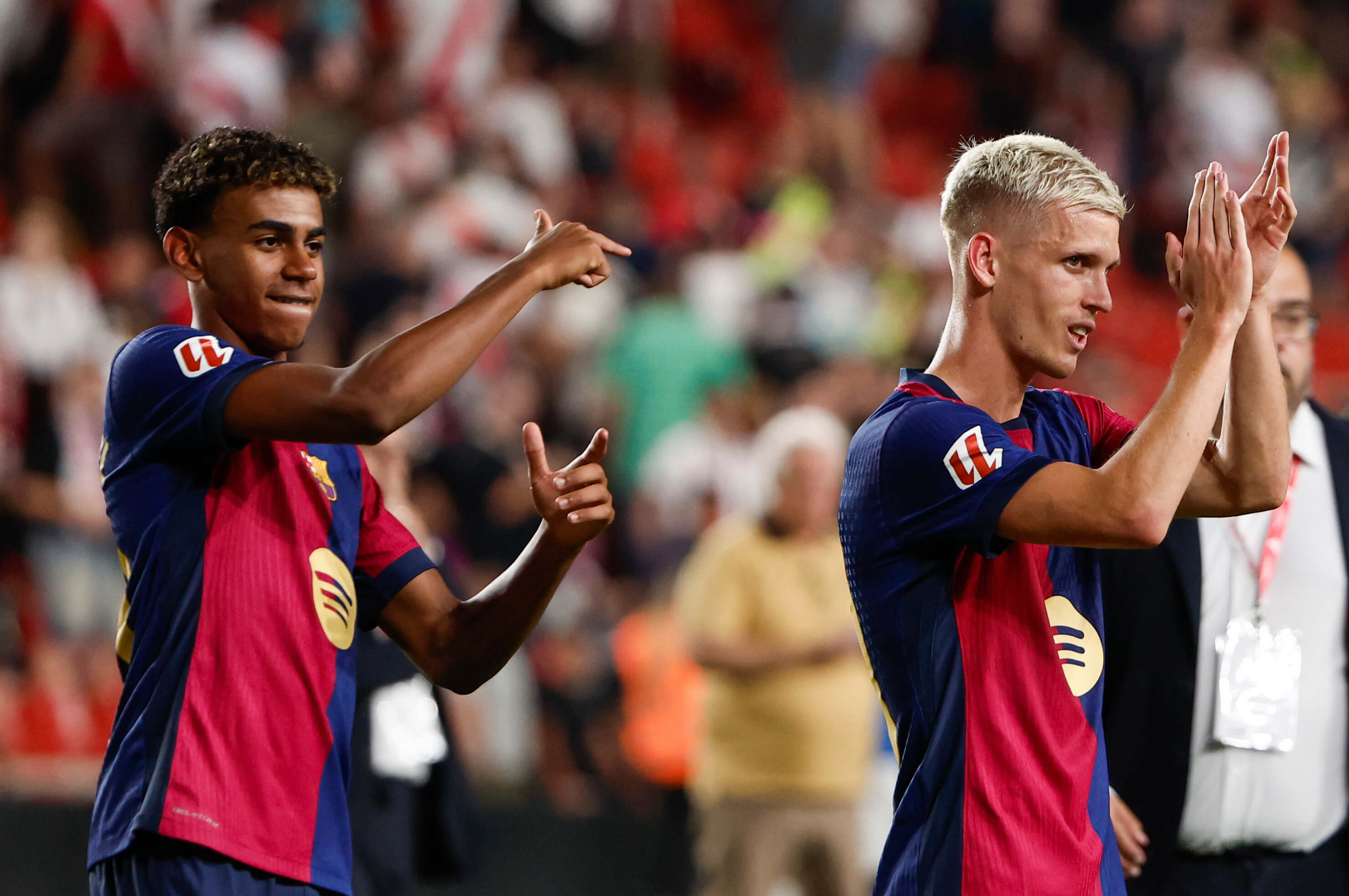 Lamine Yamal señala a Dani Olmo en el Rayo-Barcelona (Foto: LALIGA).