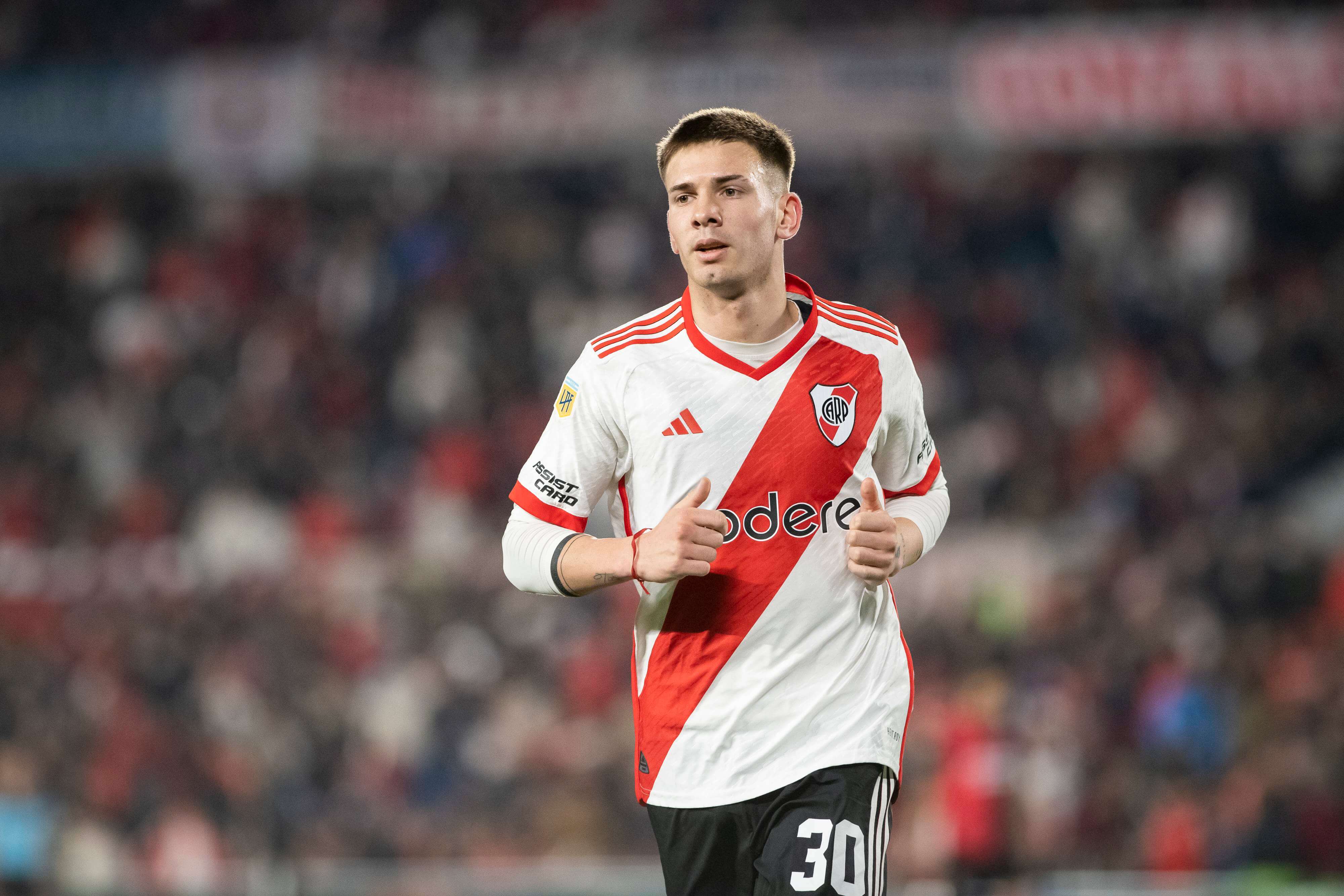 Mastantuono jugando con River Plate (Foto: Cordon Press).