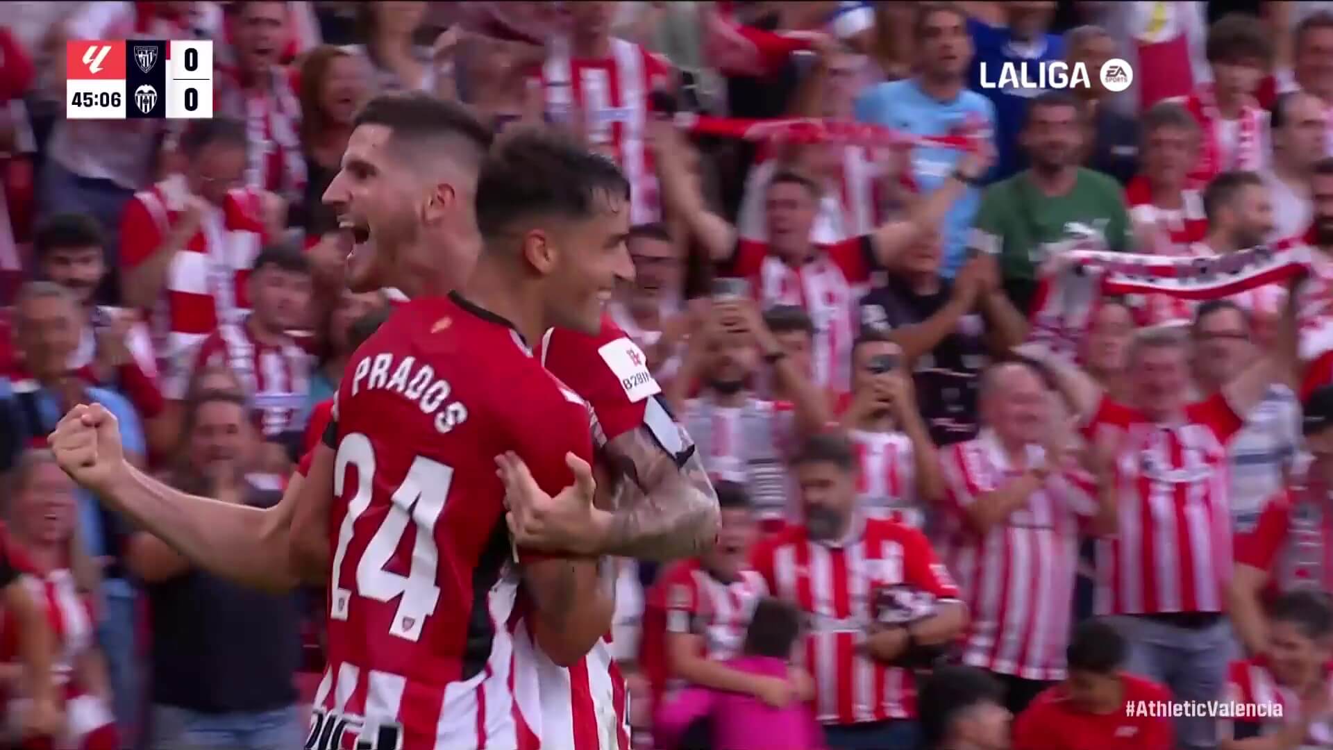 Beñat Prados y Sancet celebran el gol al Valencia.