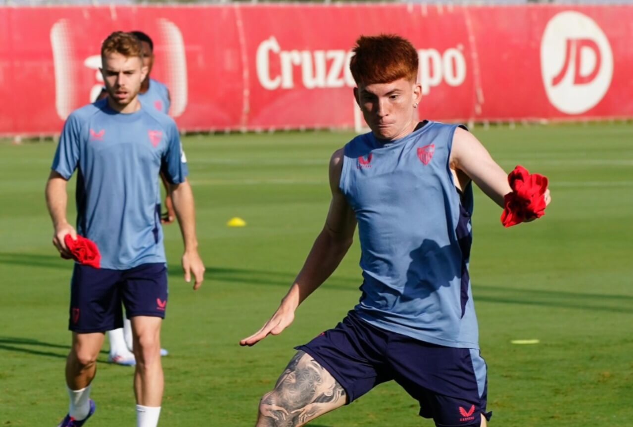 Valentín Barco, entrenando con el Sevilla FC.