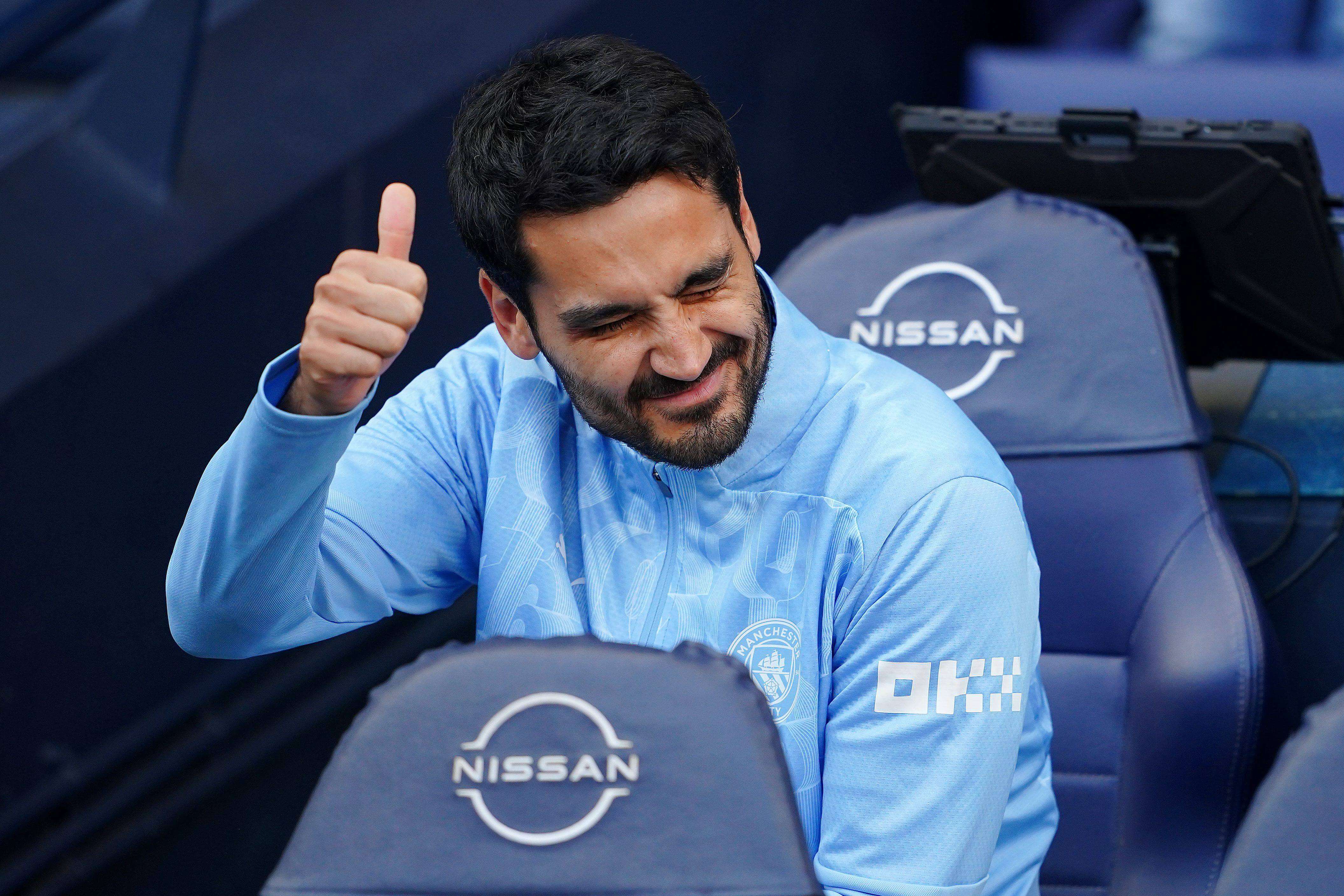 Ilkay Gündogan, en el banquillo del Manchester City (FOTO: Cordón Press).