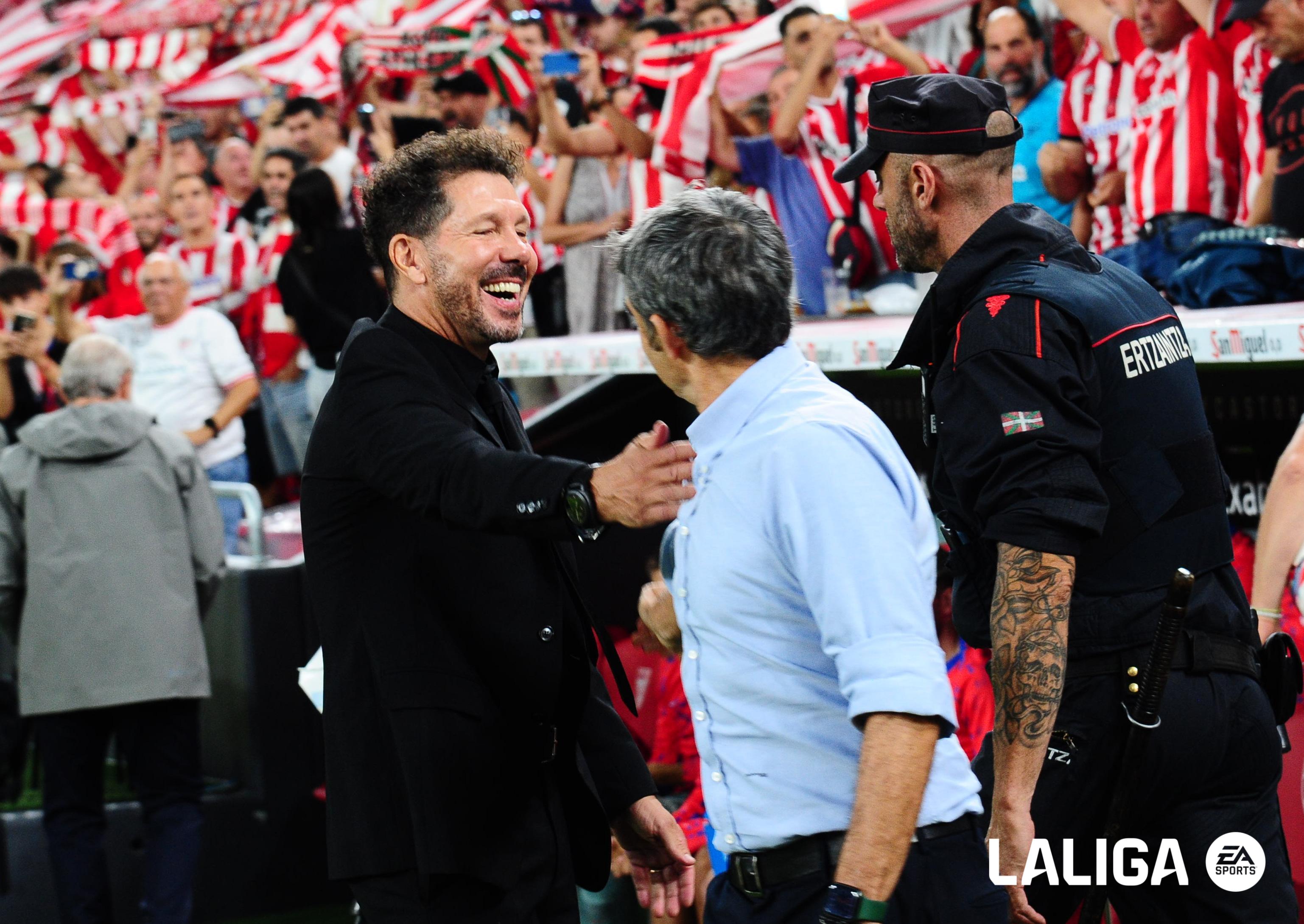 Saludo entre Simeone y Ernesto Valverde en el Athletic - Atlético (Foto: LALIGA).