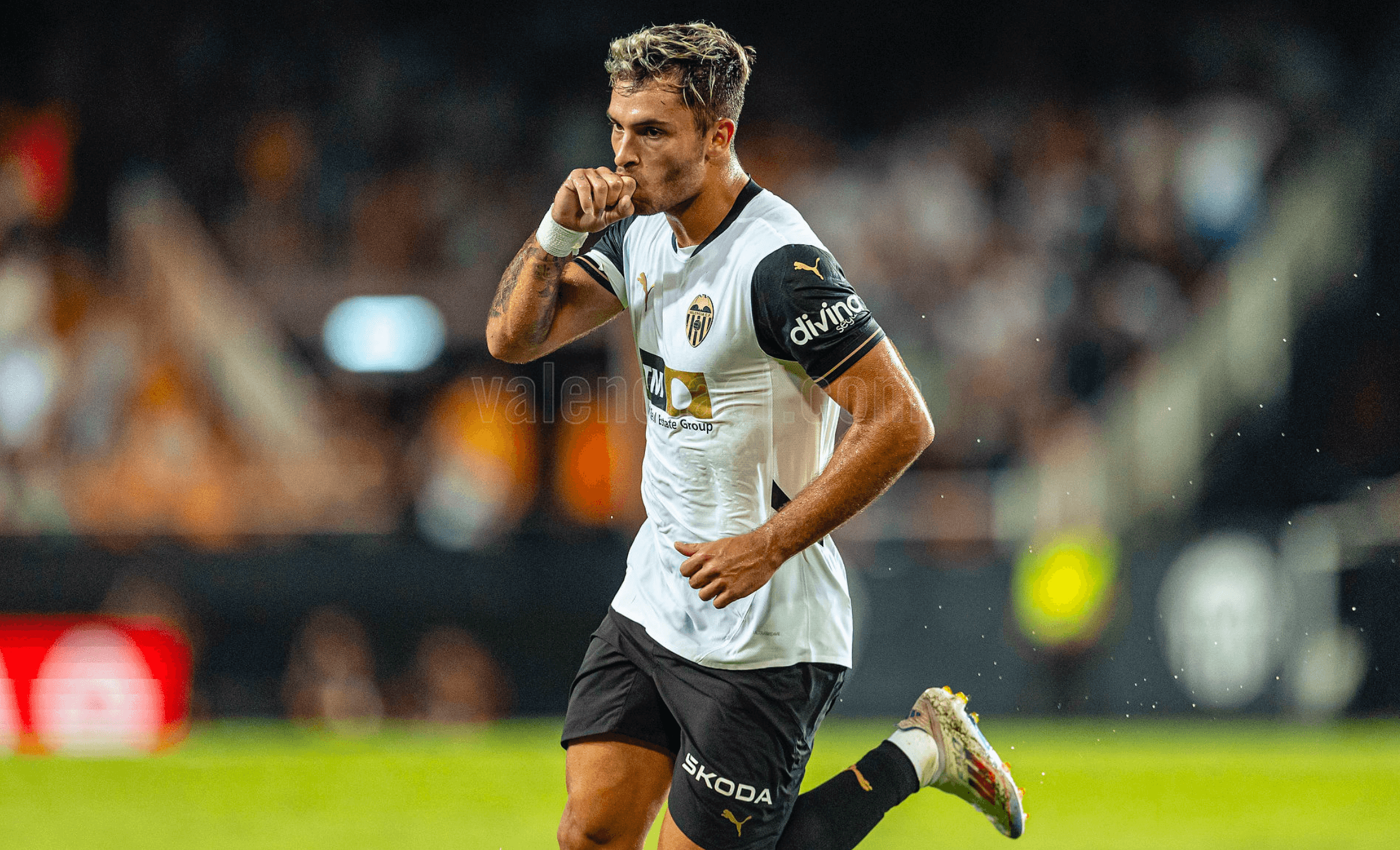 Hugo Duro celebra su gol al Villarreal CF (Foto: Valencia CF).