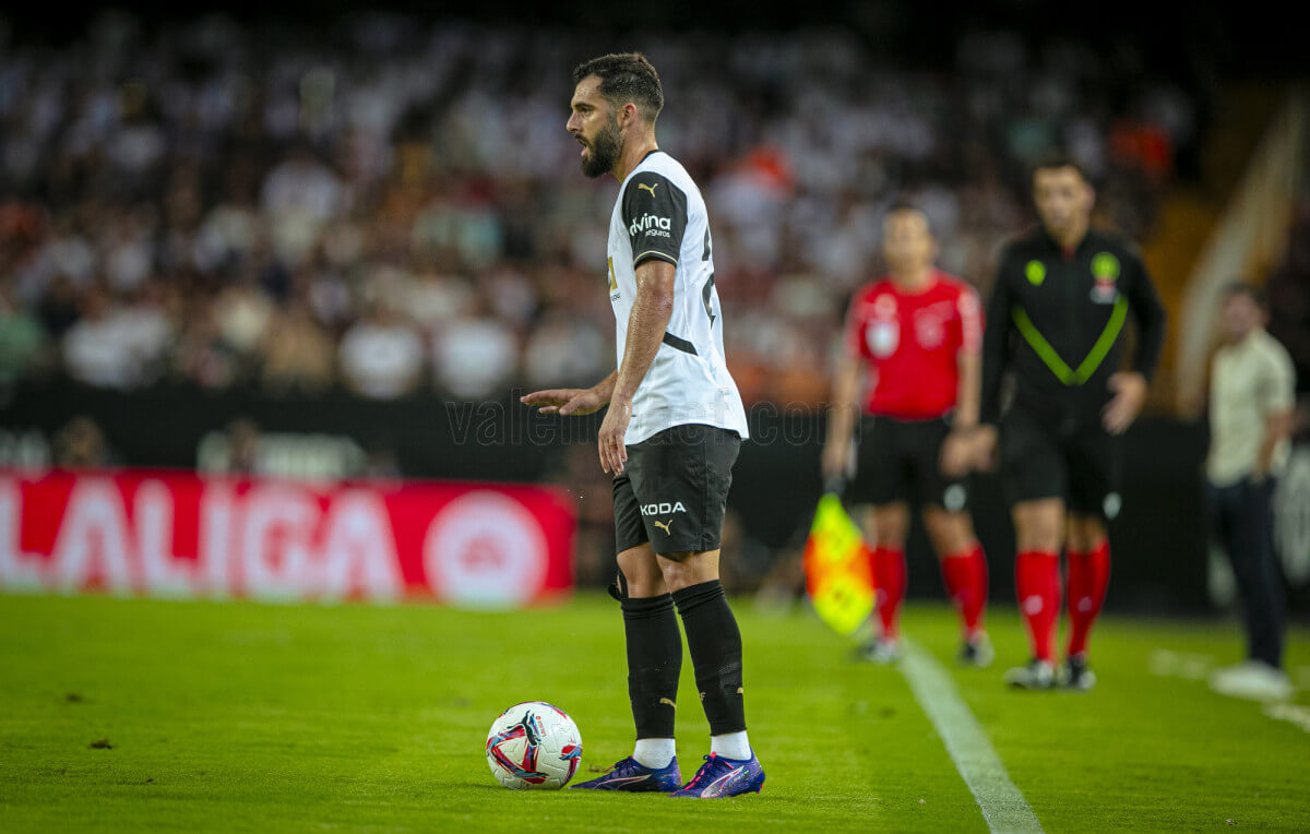 Luis Rioja, ante el Villarreal CF (Foto: Valencia CF).