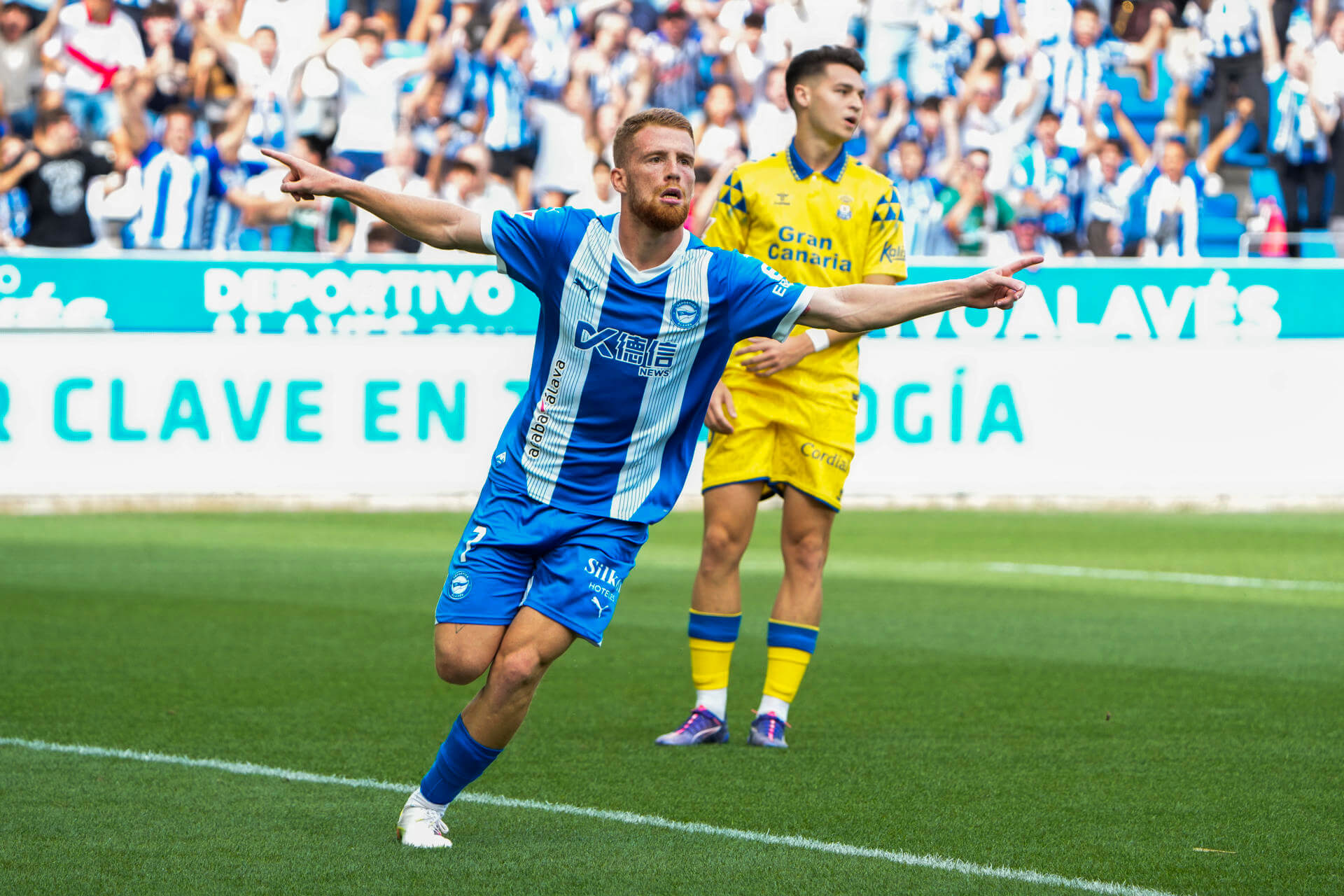 Carlos Vicente celebrando un gol ante Las Palmas (Foto: EFE).