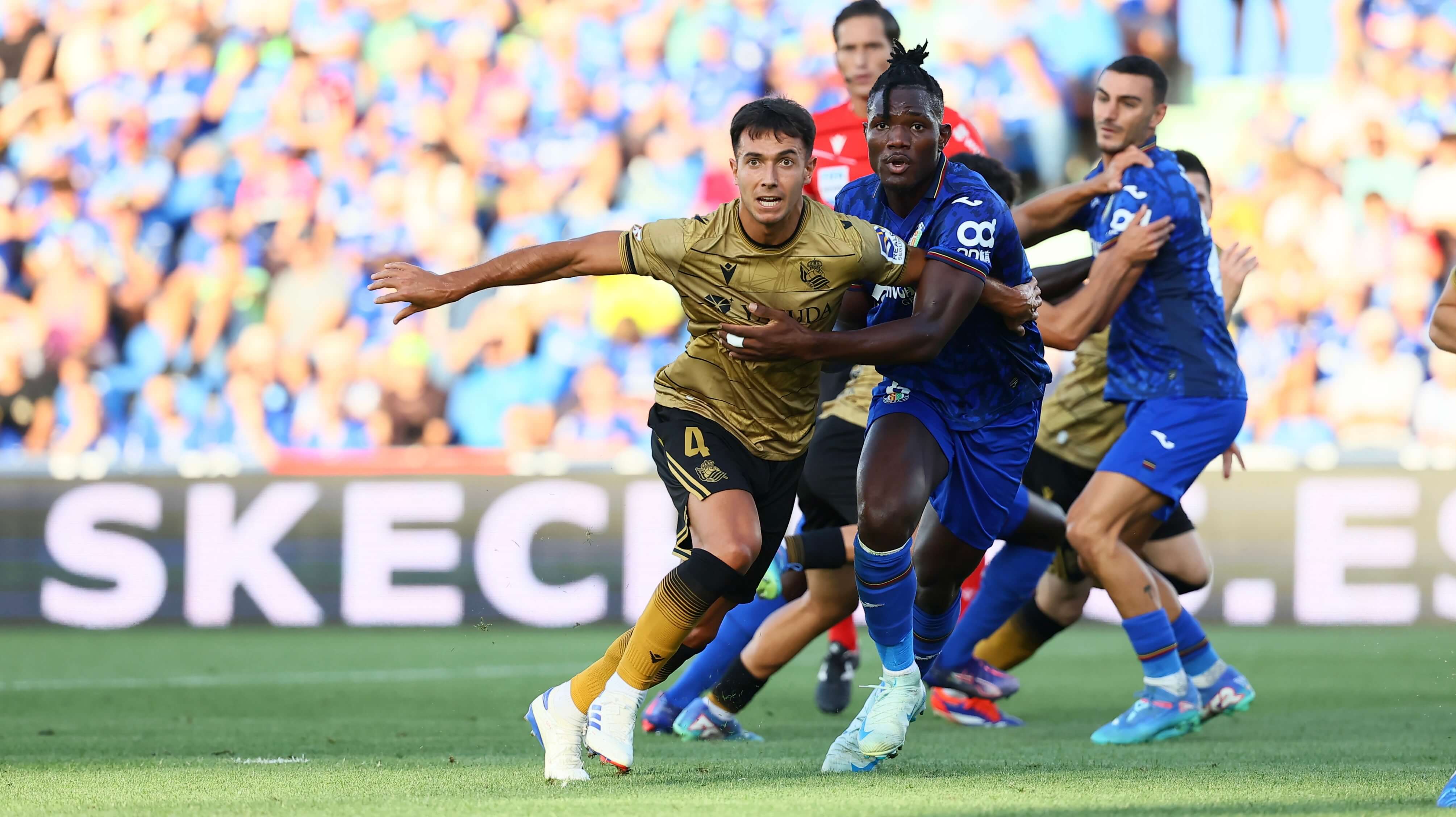 Martín Zubimendi, defendido por Djené ante el Getafe (Foto: Real Sociedad).