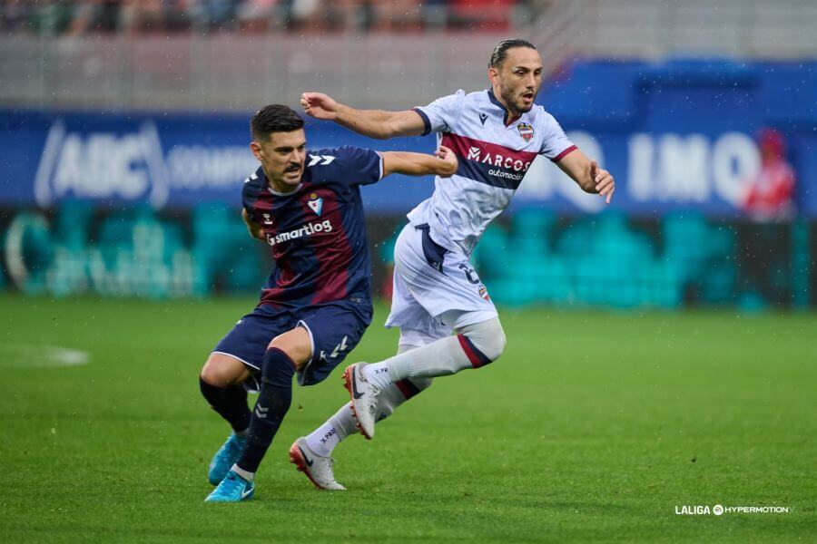 Sergio Álvarez y Kochorashvili (Foto: LALIGA).