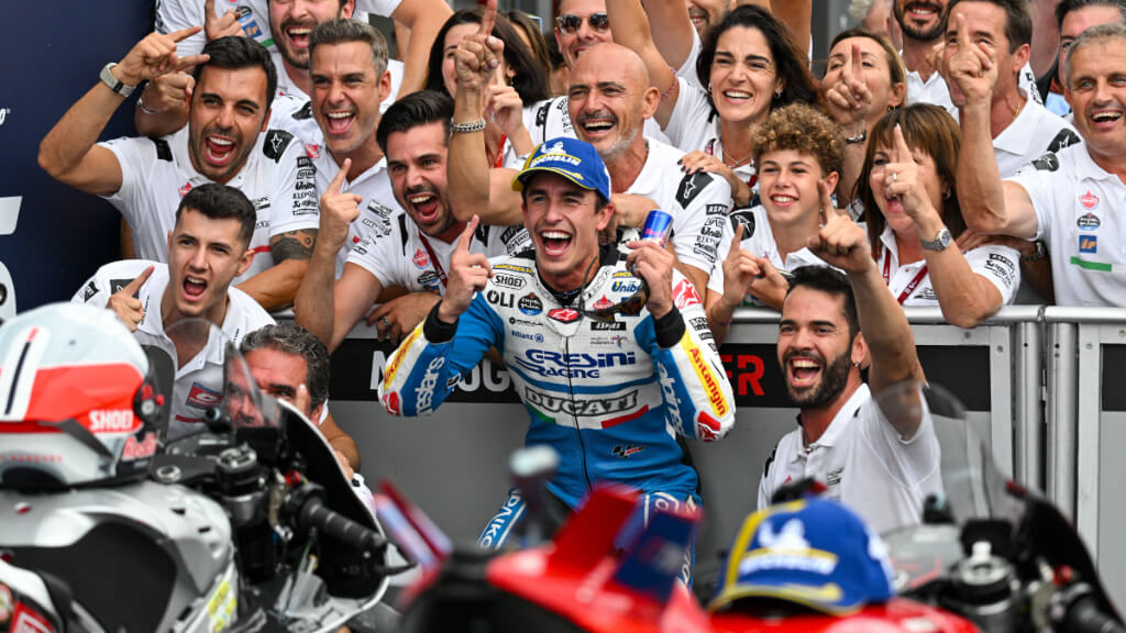 Marc Márquez, celebrando el triunfo en San Marino (Cordon Press)