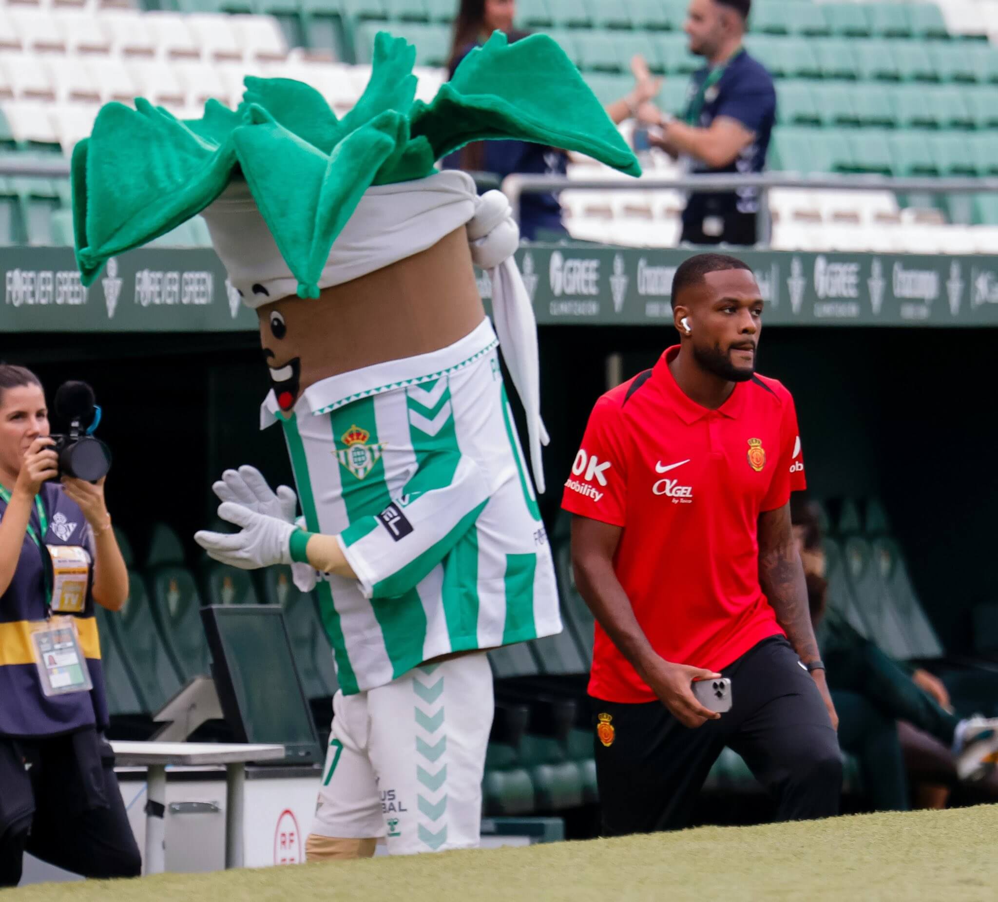 Cyle Larin, en el Villamarín (Foto: RCD Mallorca)